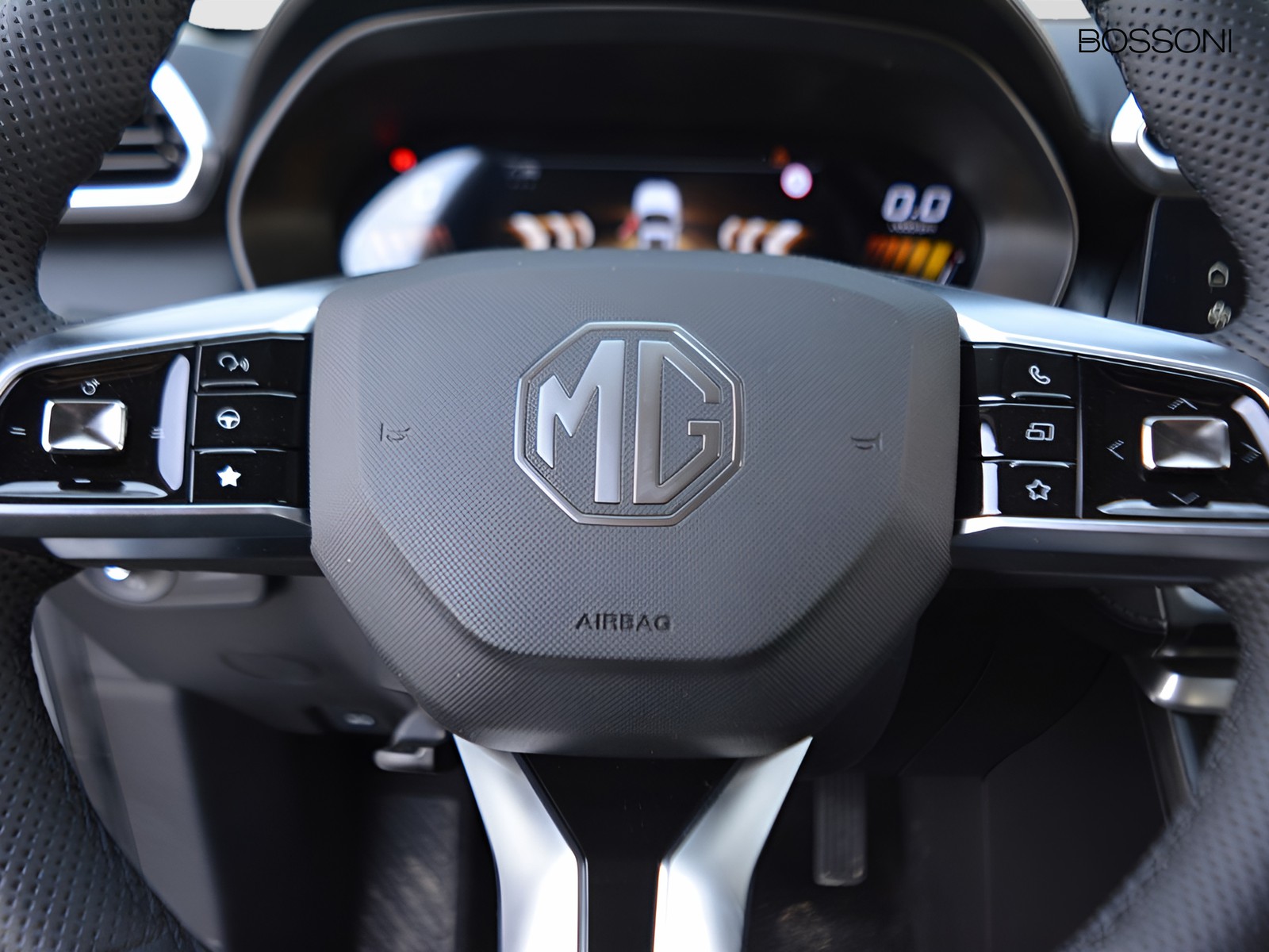 16 - Mg ZS 1.5 hybrid+ luxury auto
