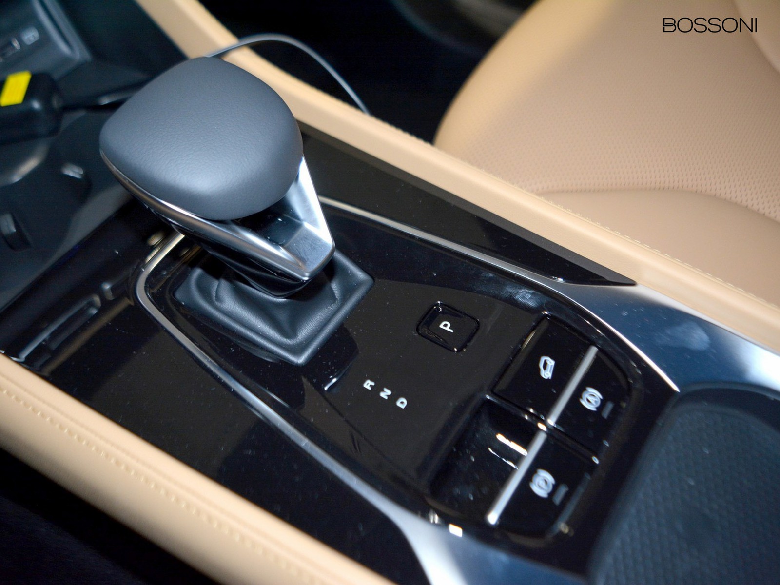 12 - Mg HS 1.5 phev luxury auto