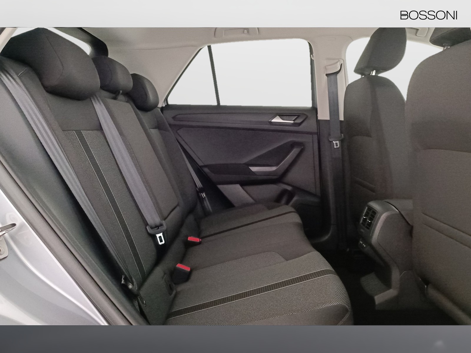 9 - Volkswagen T-Roc 1.5 tsi act sport dsg