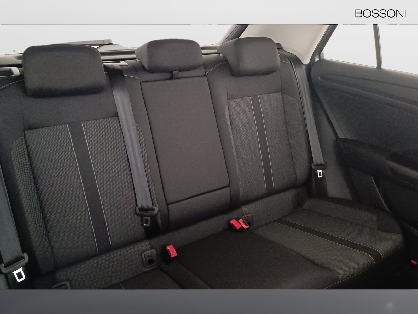 33 - Volkswagen T-Roc 1.5 tsi act sport dsg