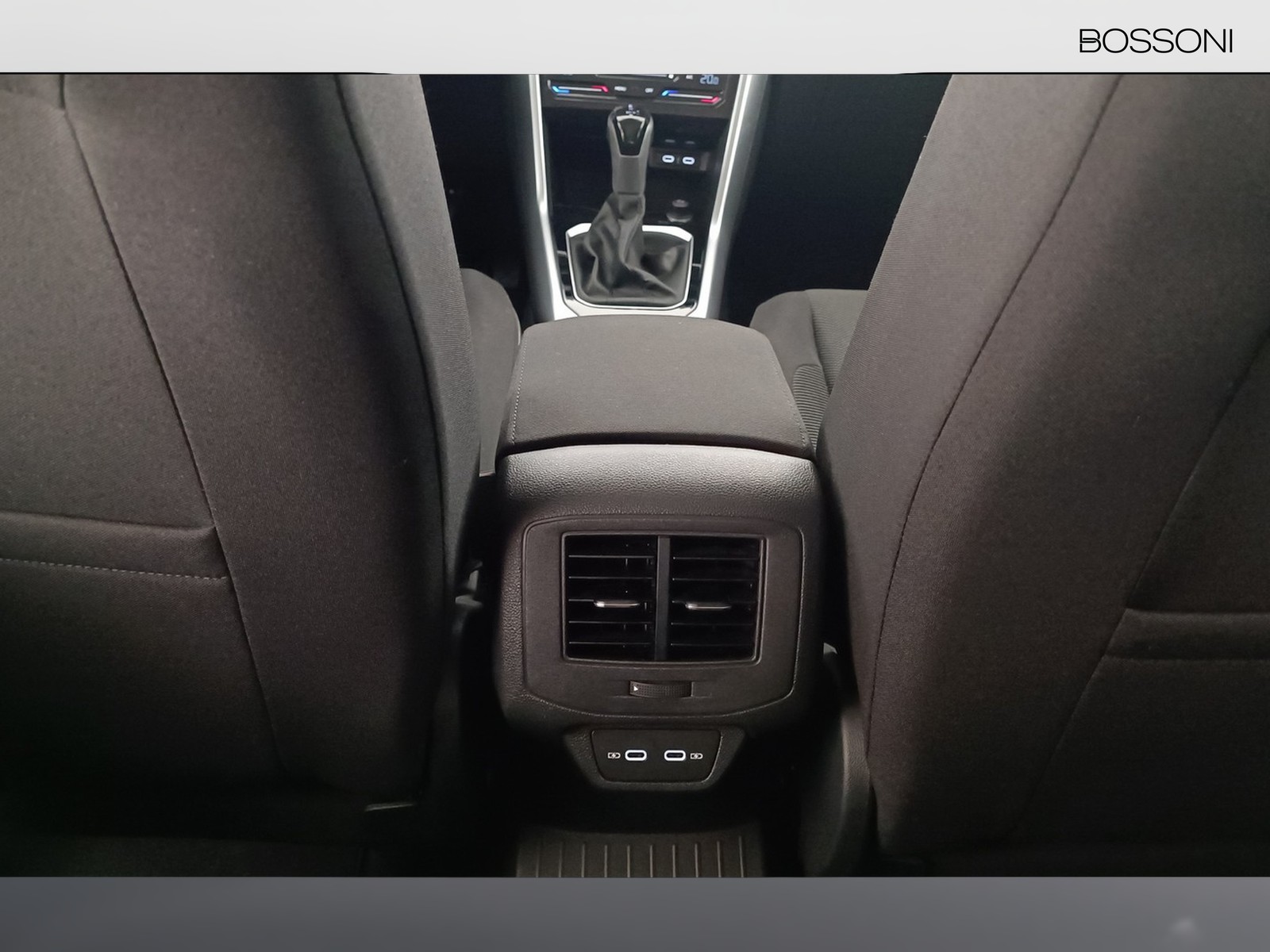34 - Volkswagen T-Roc 1.5 tsi act sport dsg