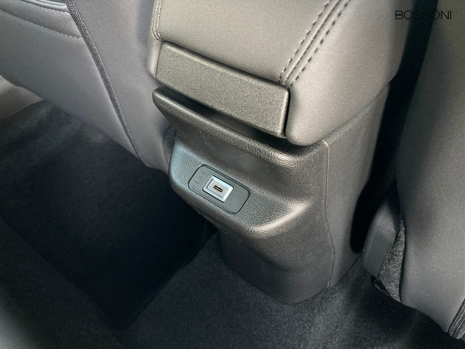 27 - Jeep Avenger 1.2 turbo e-hybrid mhev 110cv black edition fwd edct6