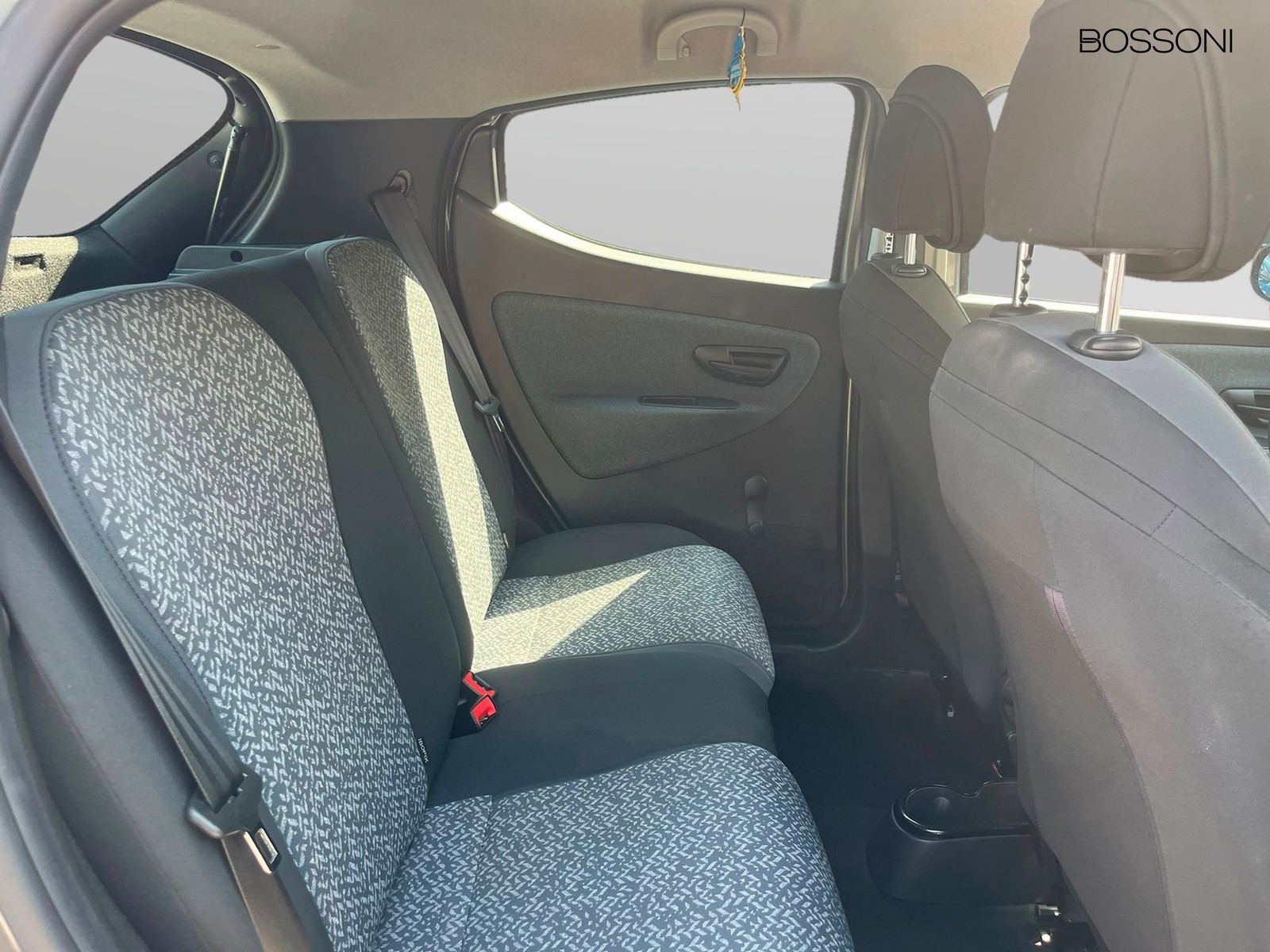 9 - Lancia Ypsilon 1.0 firefly hybrid 70cv silver s&s