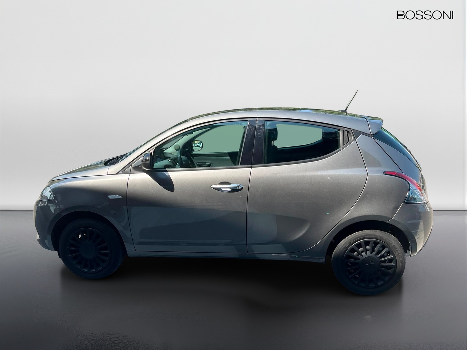 10 - Lancia Ypsilon 1.0 firefly hybrid 70cv silver s&s