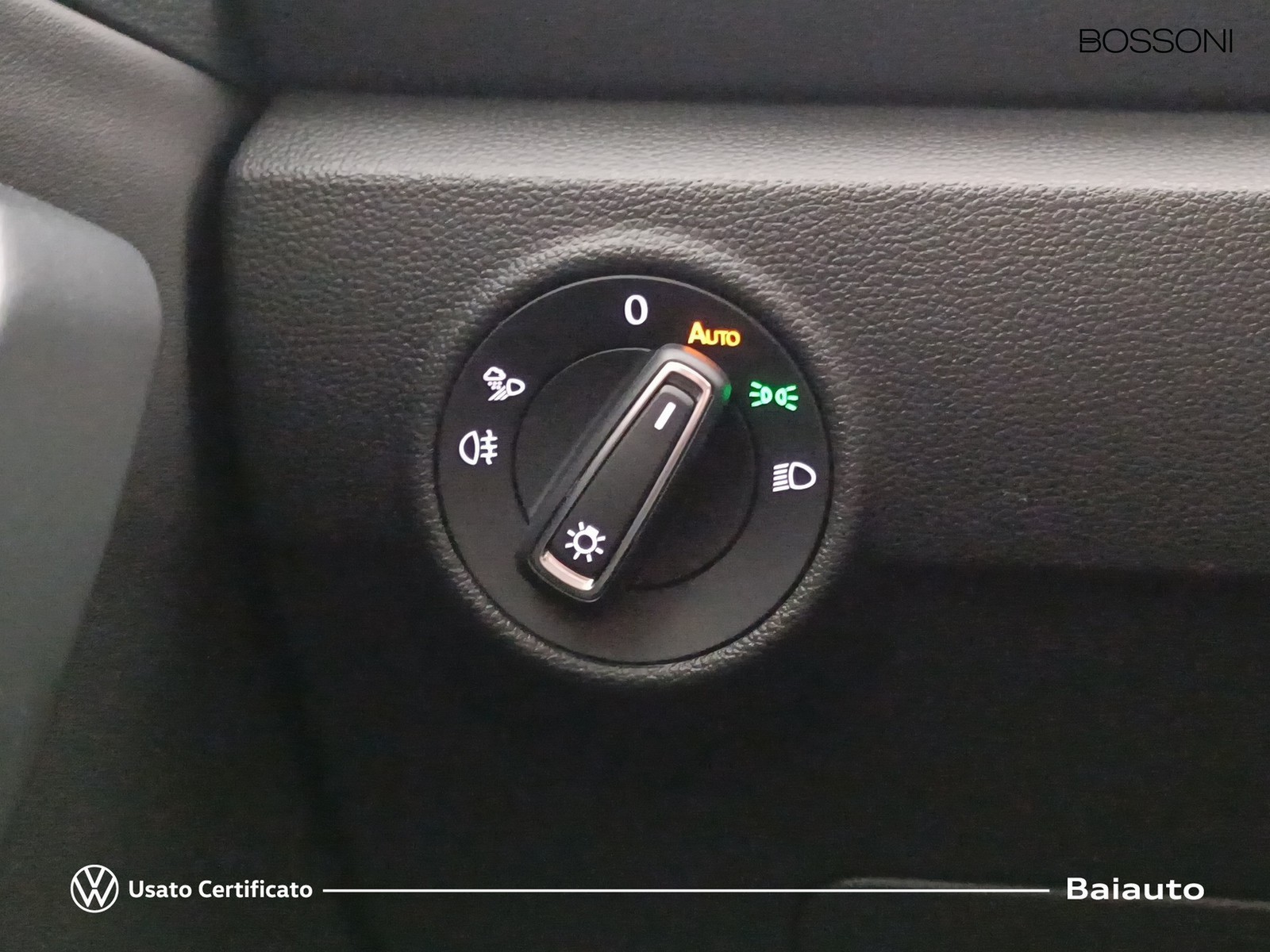 17 - Volkswagen T-Roc 2.0 tdi scr 115cv style