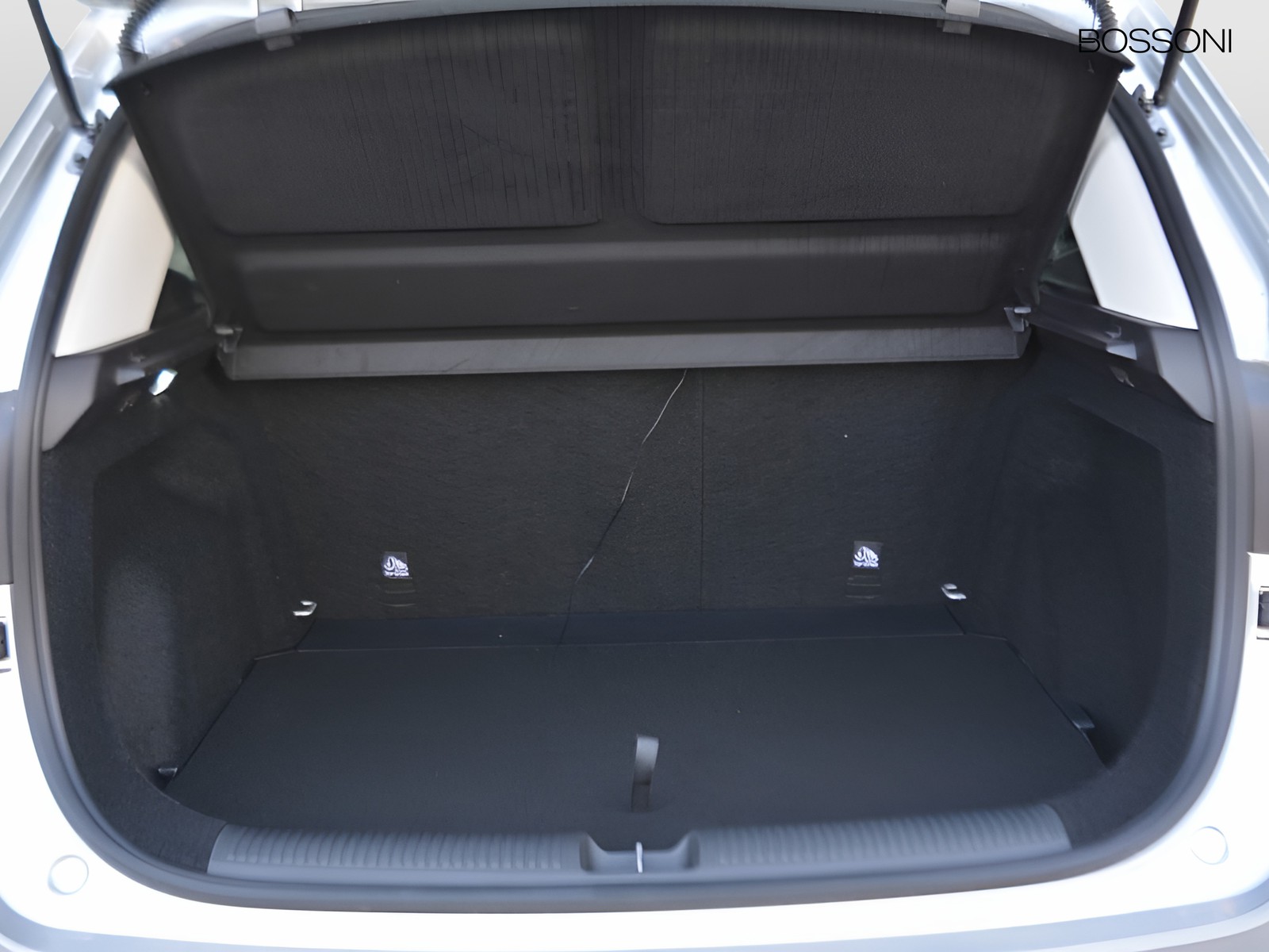 14 - Mg ZS 1.5 hybrid+ luxury auto