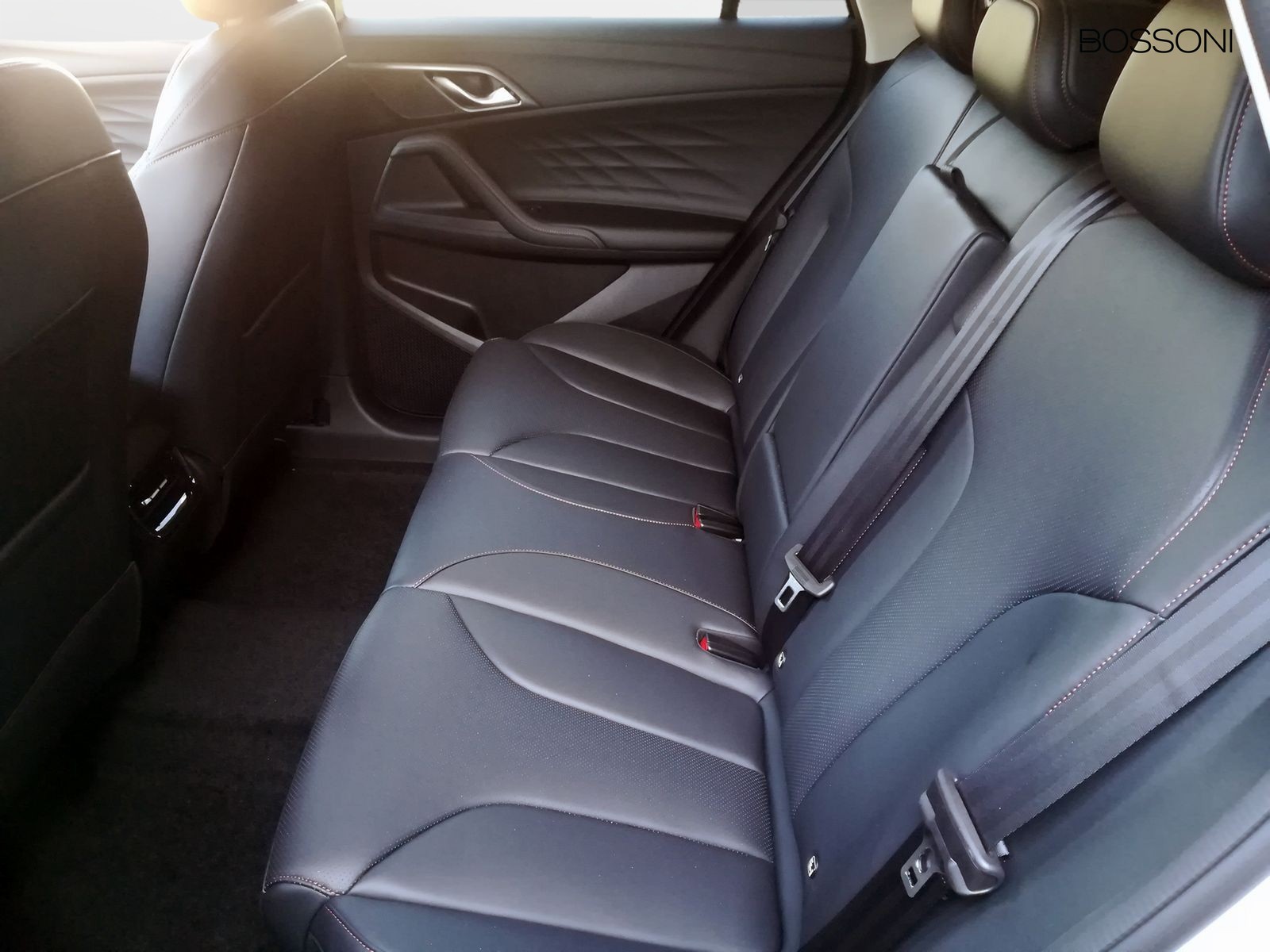 12 - Mg HS 1.5 phev luxury auto