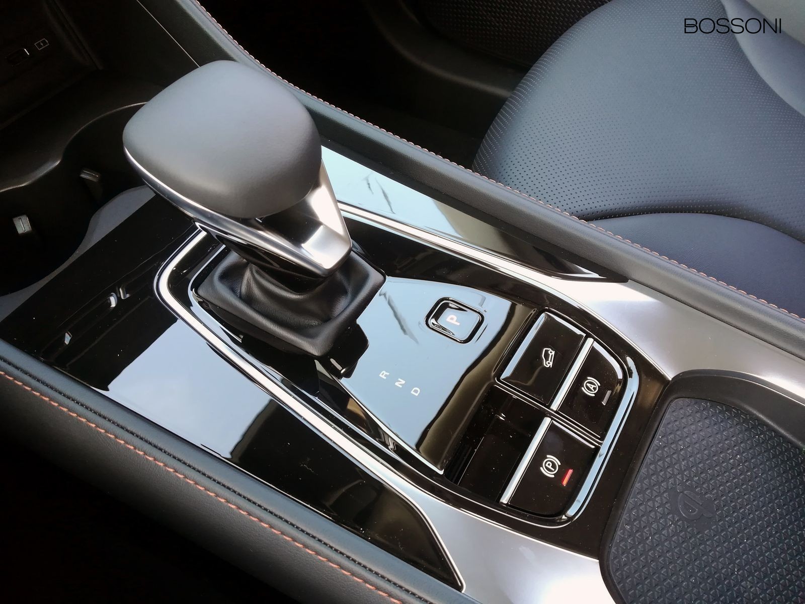 18 - Mg HS 1.5 phev luxury auto