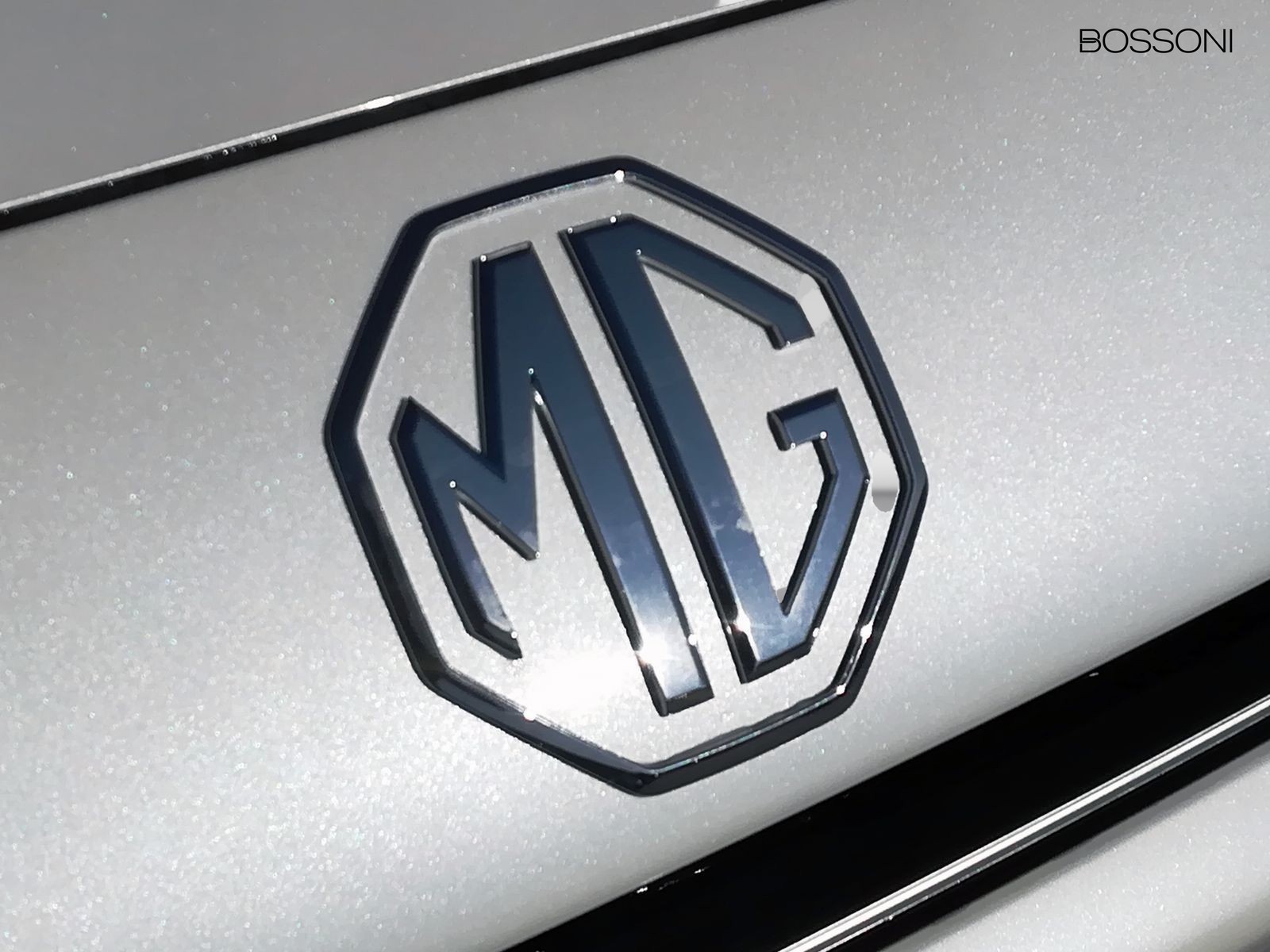 24 - Mg HS 1.5 phev luxury auto