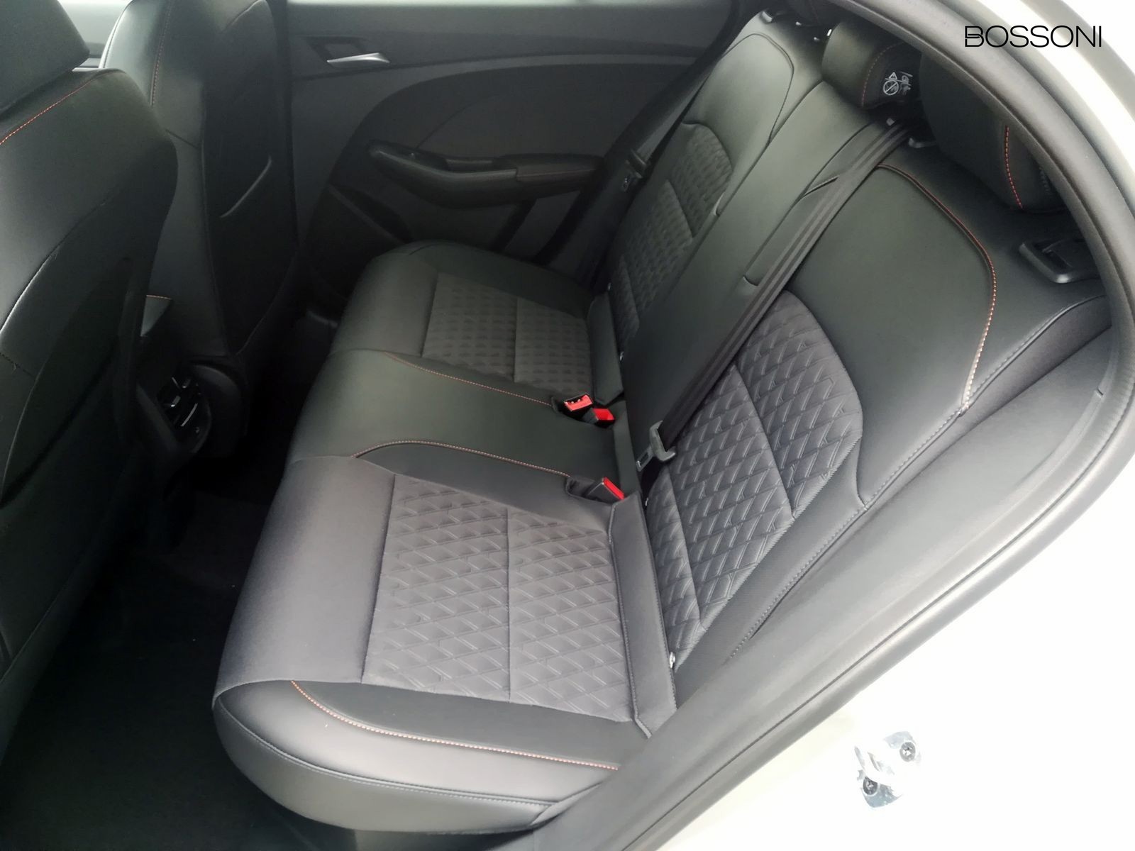 12 - Mg MG3 1.5 hybrid+ luxury