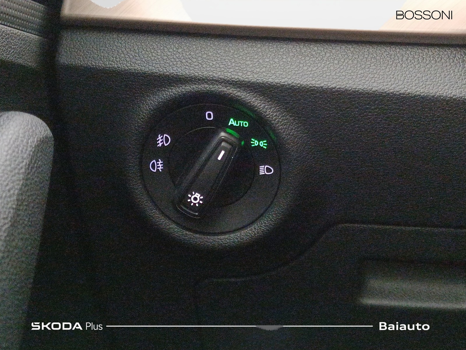 18 - Skoda Kamiq 1.0 tsi 95cv black dots