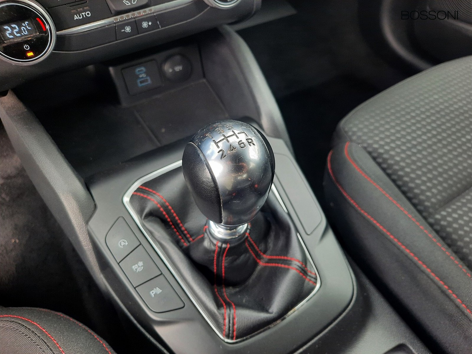 14 - Ford Focus 5 porte 1.0 ecoboost hybrid 125cv st-line style