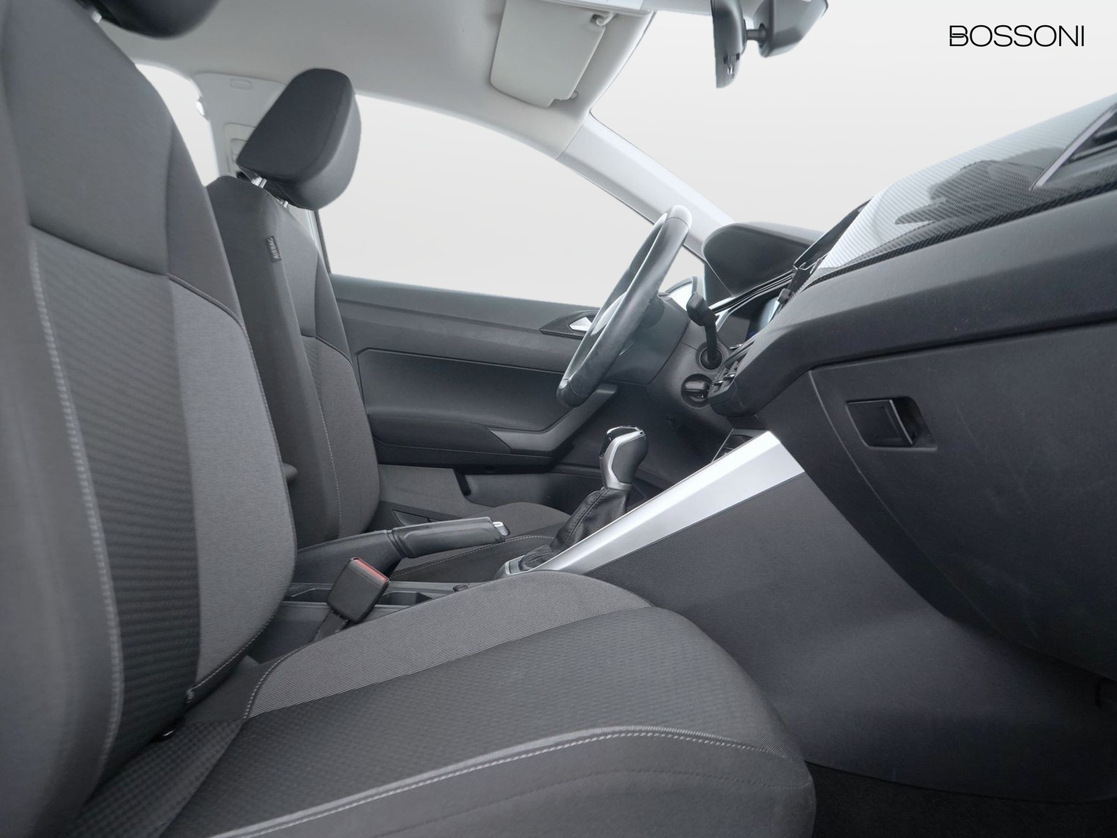 8 - Volkswagen Polo 1.0 80cv life