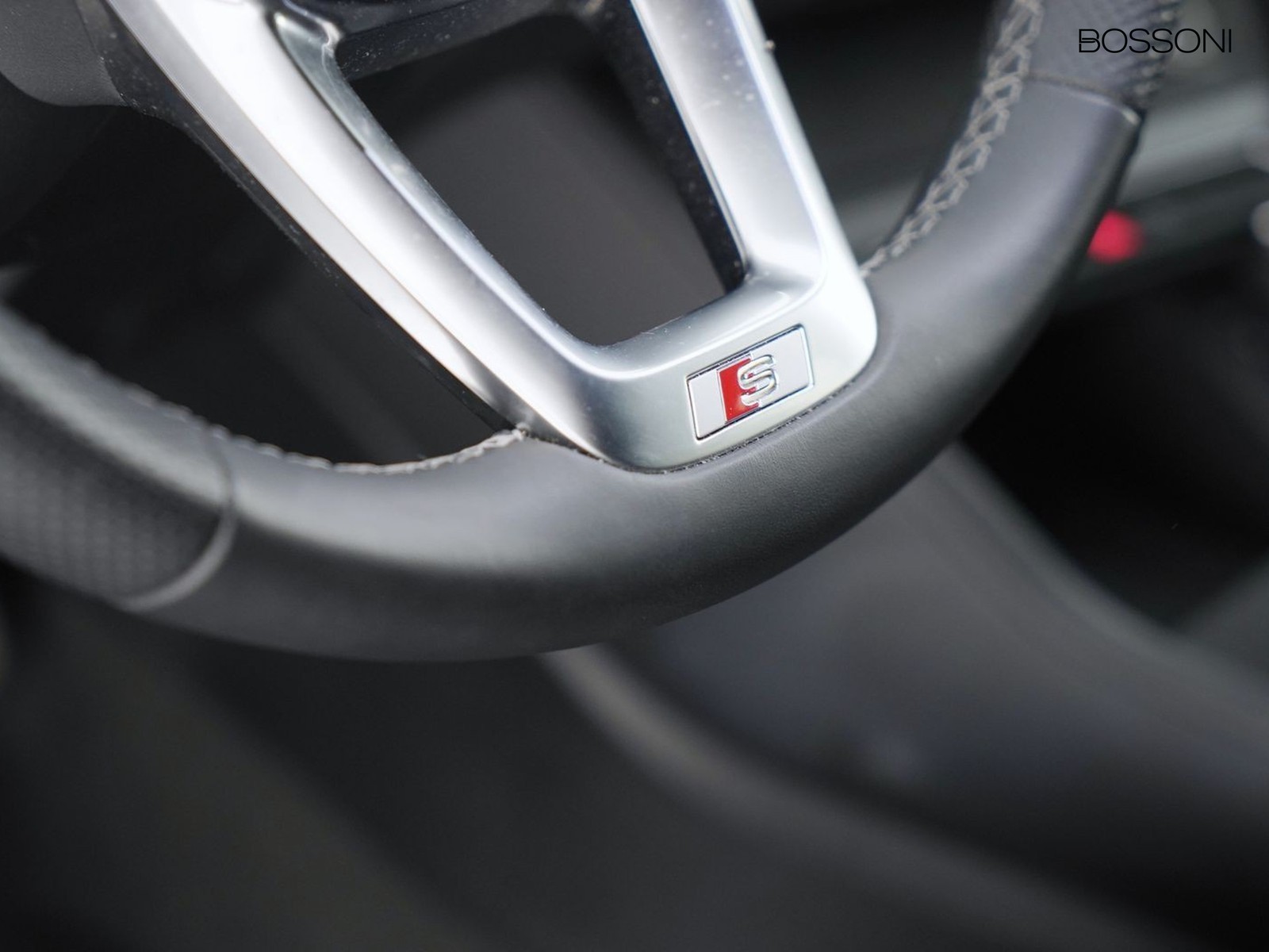 26 - Audi Q3 35 2.0 tdi s line edition s tronic