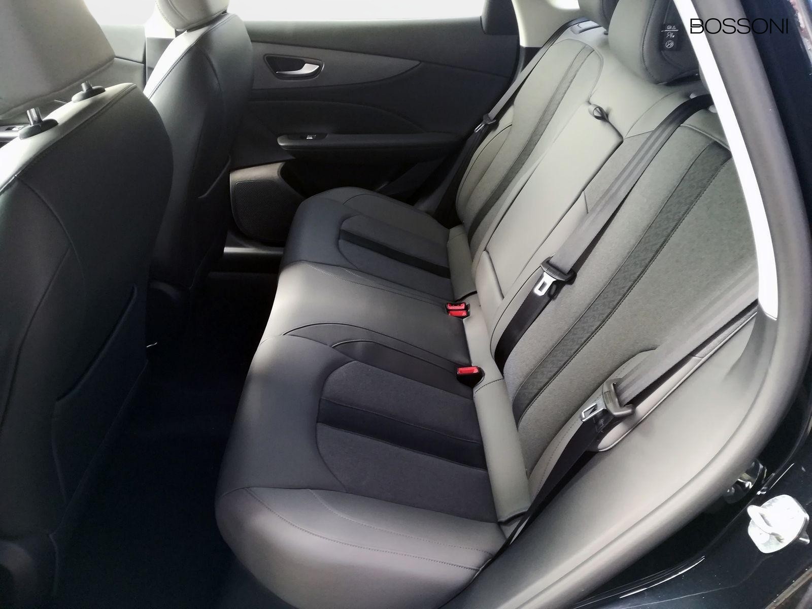 12 - Mg MGS5 EV ev luxury 64