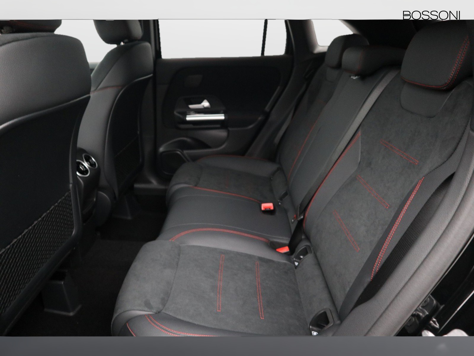 8 - Mercedes GLA 200 d amg line premium 4matic 8g-dct