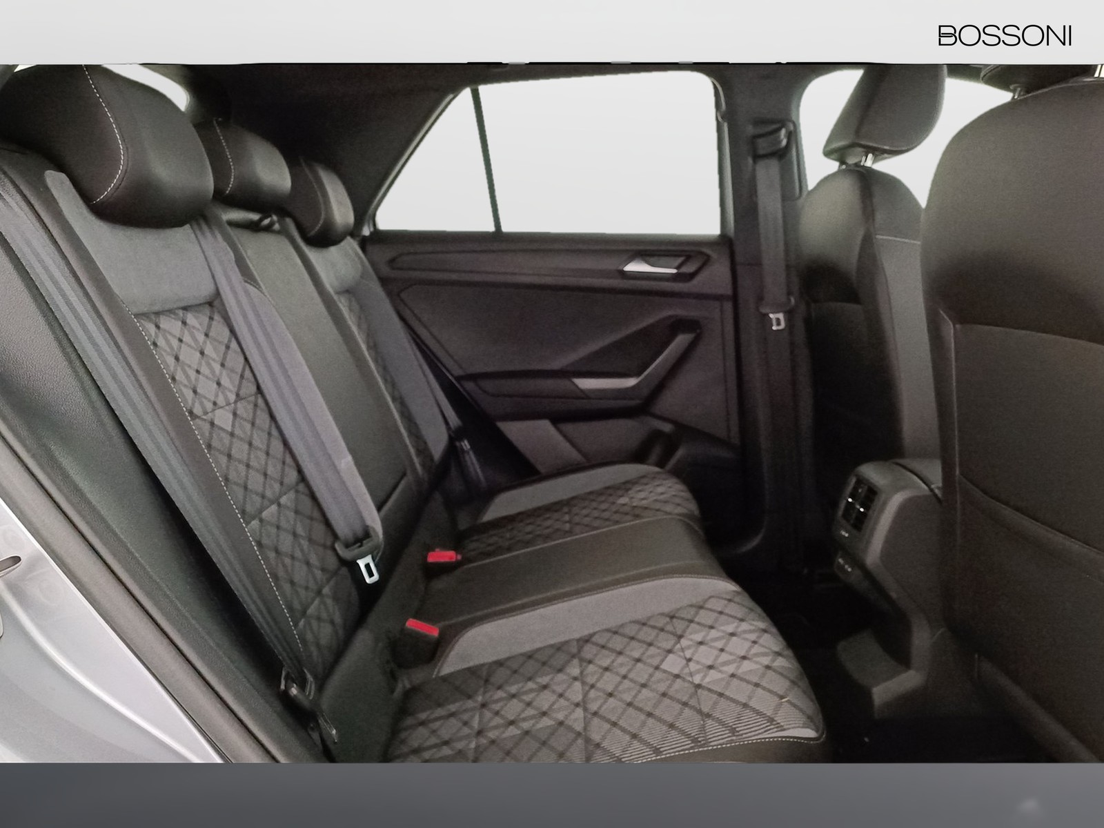 9 - Volkswagen T-Roc 2.0 tdi scr 150cv r line dsg
