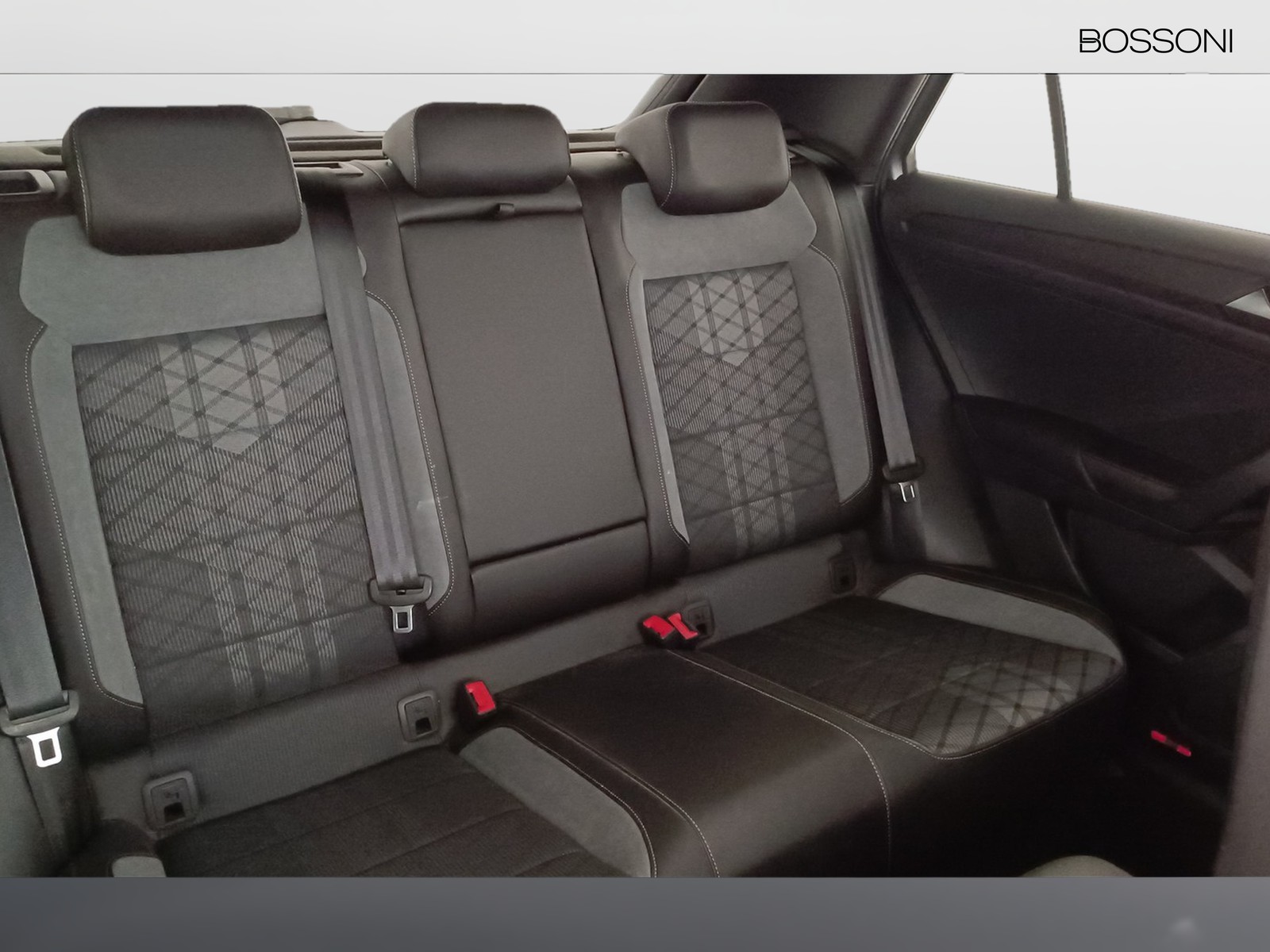32 - Volkswagen T-Roc 2.0 tdi scr 150cv r line dsg