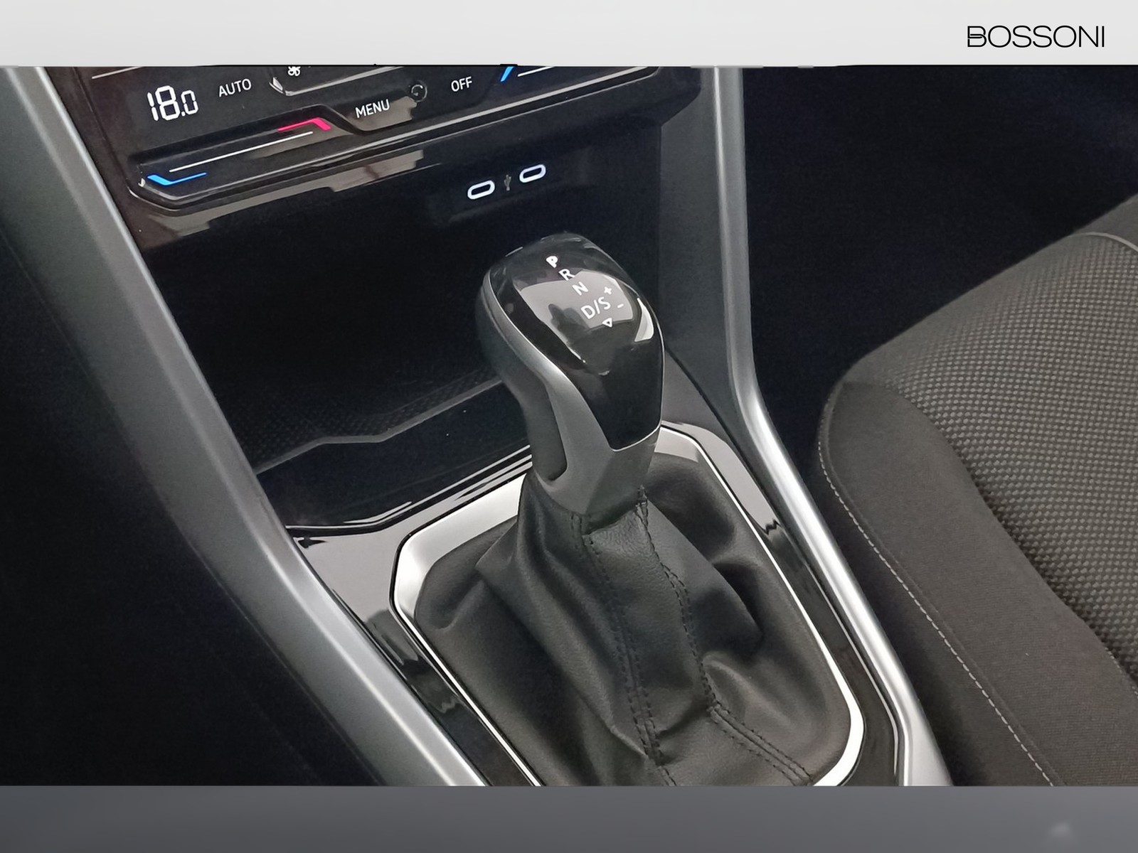 5 - Volkswagen T-Roc 1.5 tsi act life dsg