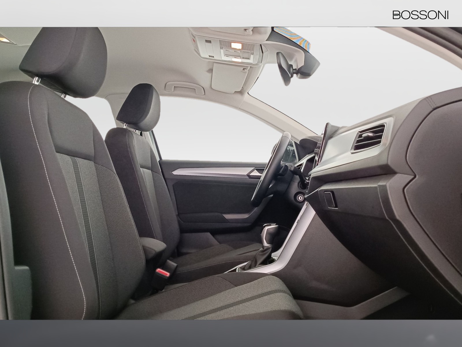 8 - Volkswagen T-Roc 1.5 tsi act life dsg