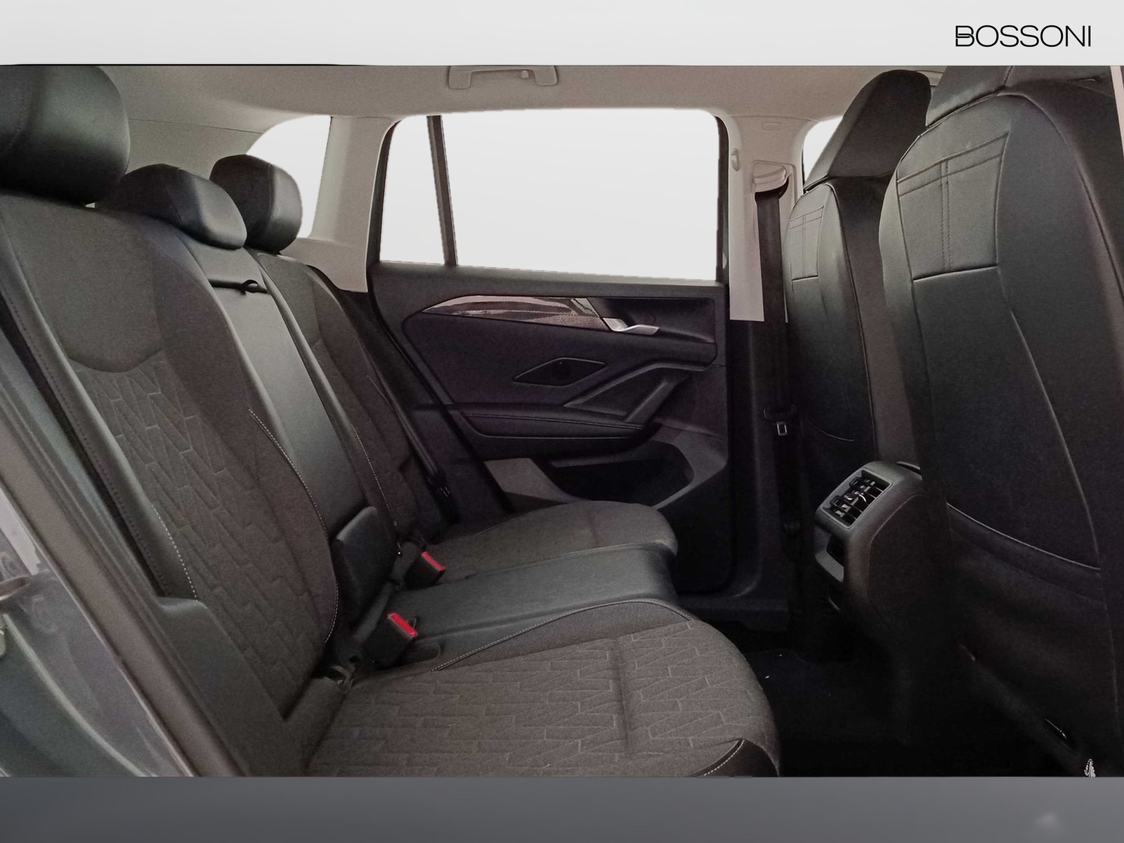 9 - Volkswagen Tiguan 2.0 tdi scr 150cv life dsg