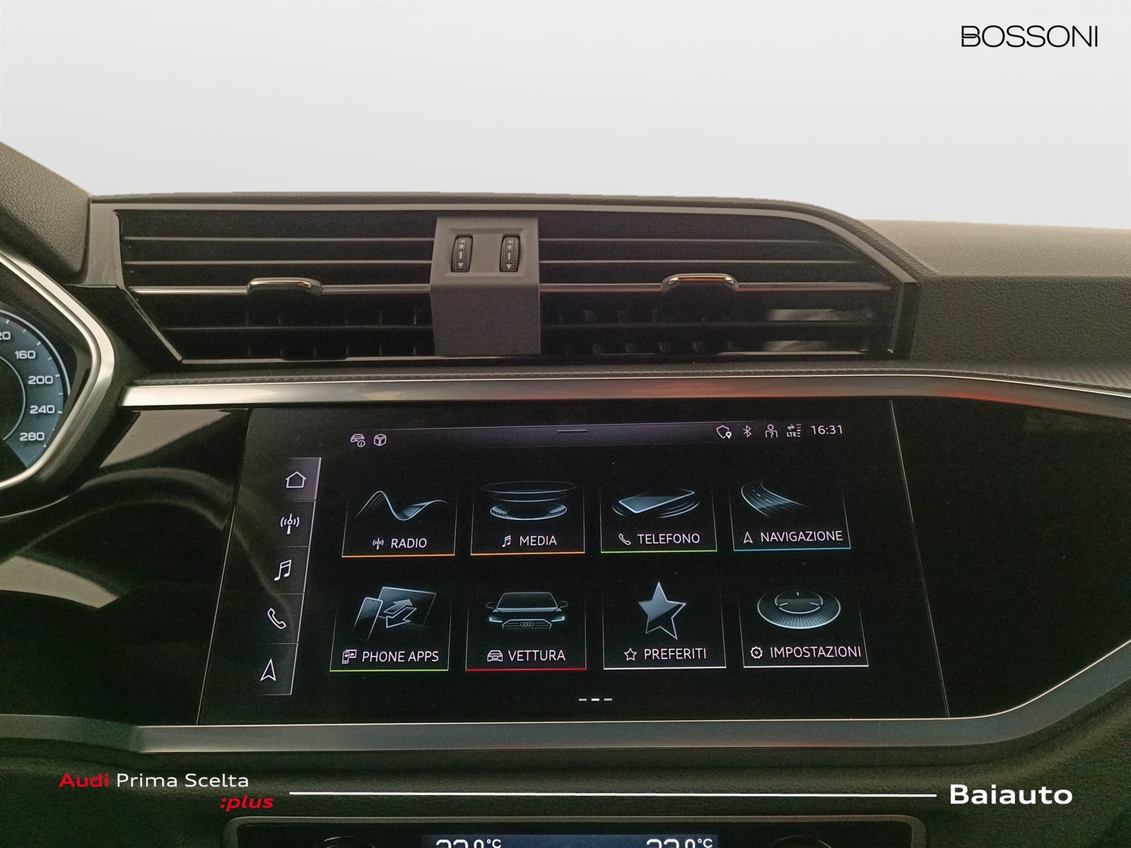 11 - Audi Q3 35 2.0 tdi s line edition s tronic