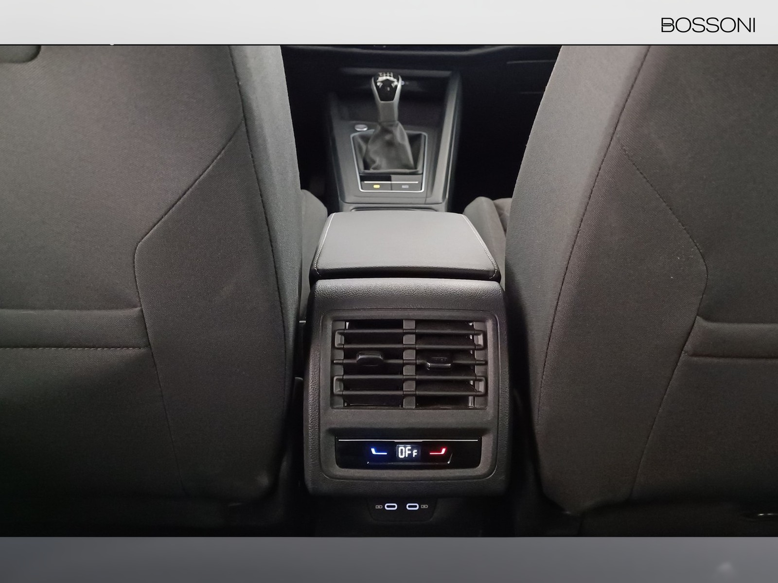 38 - Volkswagen Golf 2.0 tdi scr 115cv life