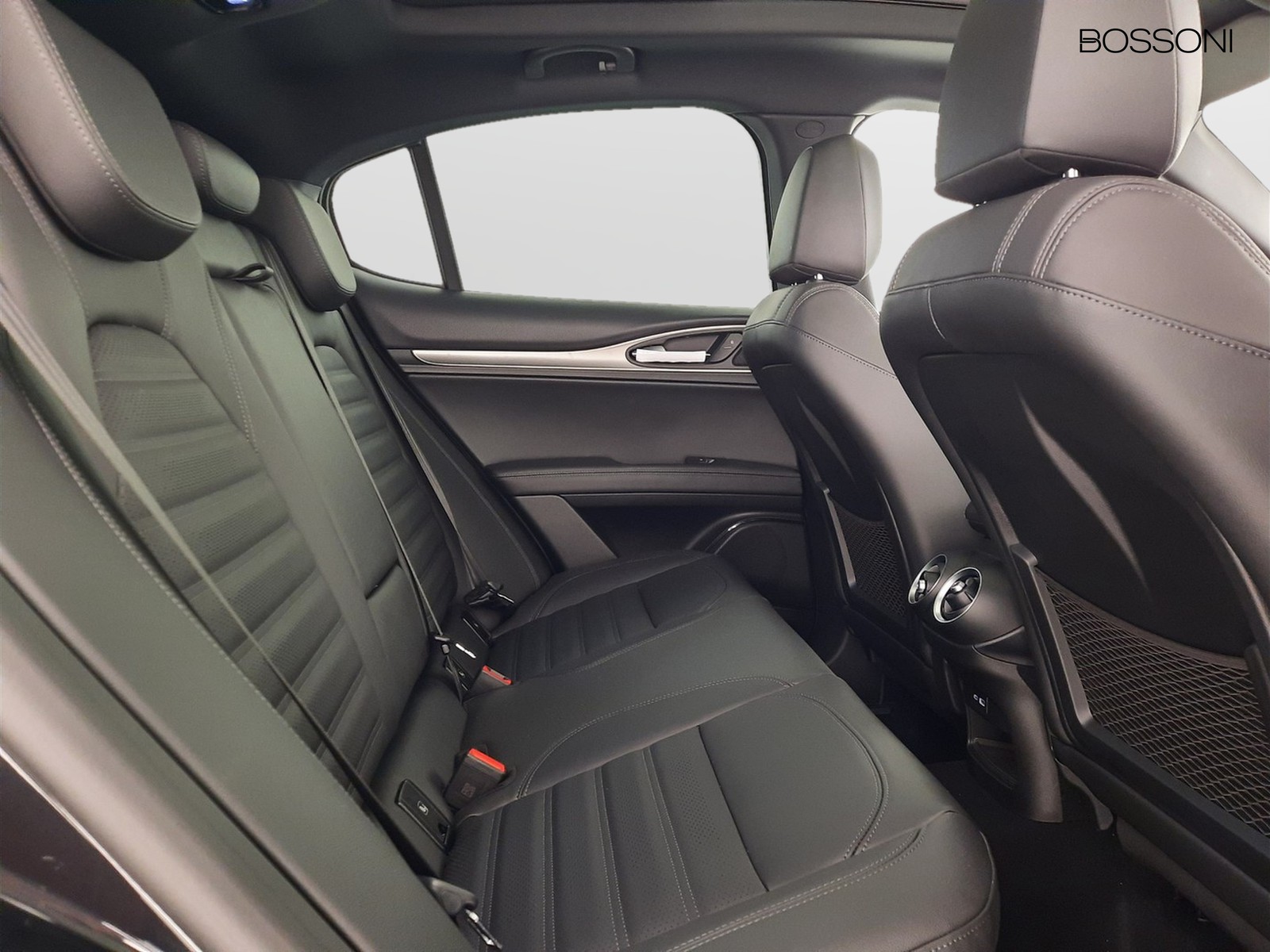 9 - Alfa Romeo Stelvio 2.2 turbo 210cv veloce q4 at8