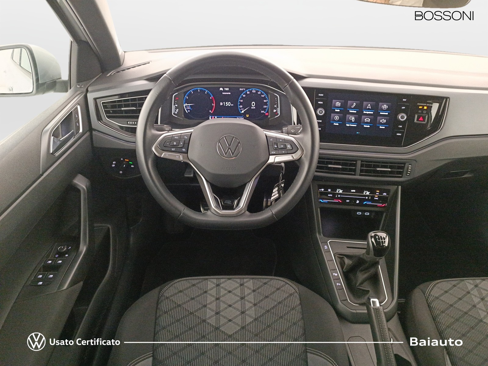 8 - Volkswagen Polo 1.0 tsi 95cv r line