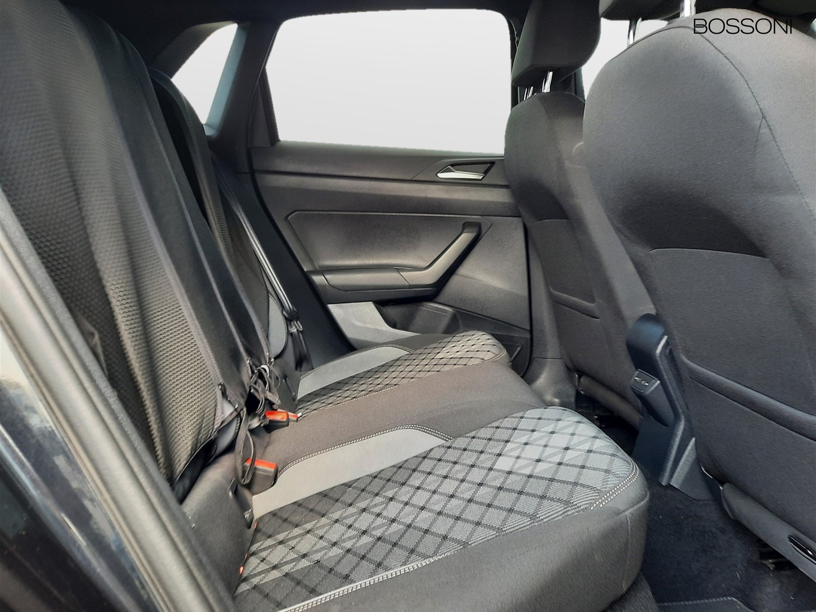 10 - Volkswagen Polo 1.0 tsi 95cv r line