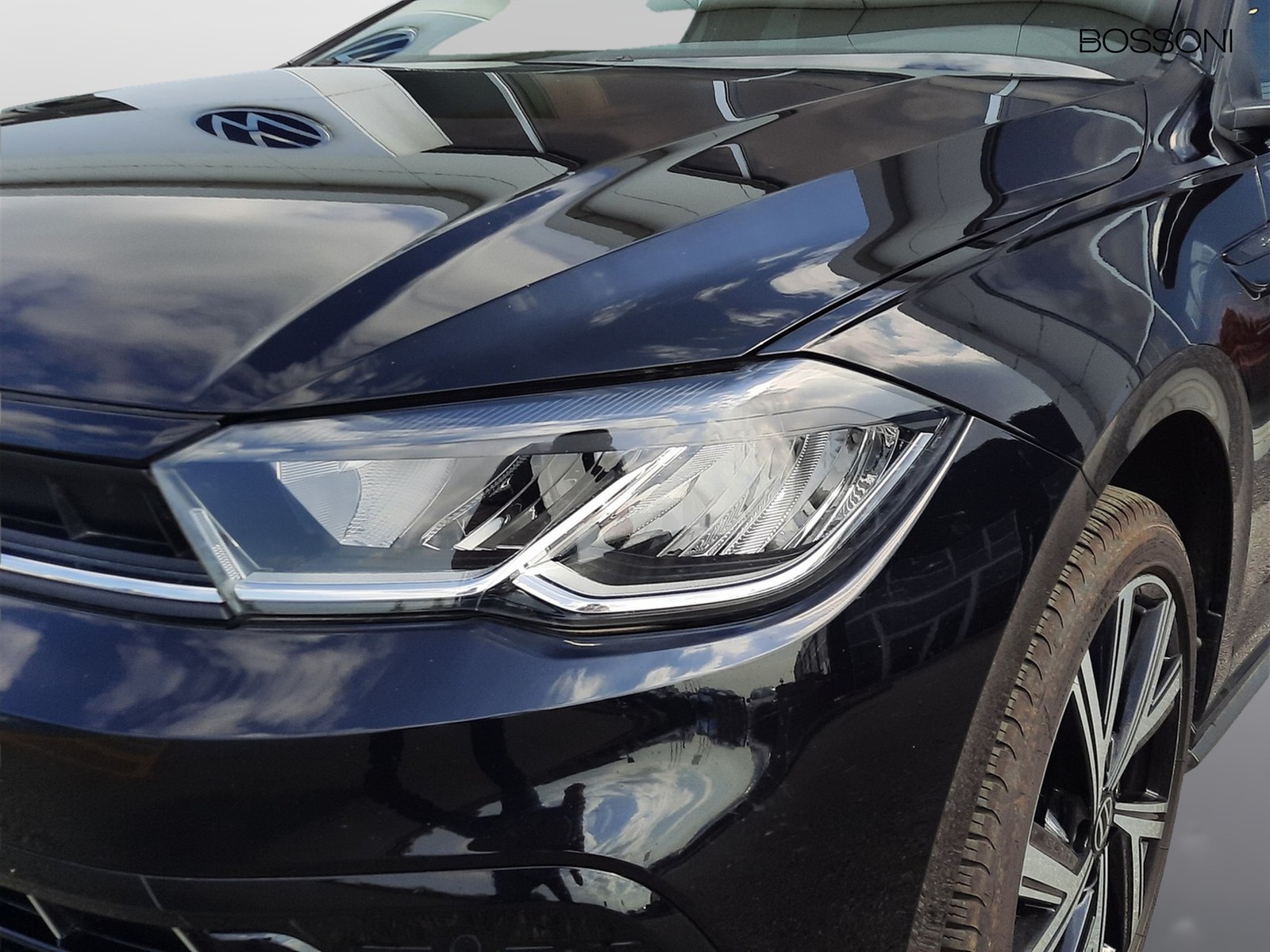 24 - Volkswagen Polo 1.0 tsi 95cv r line