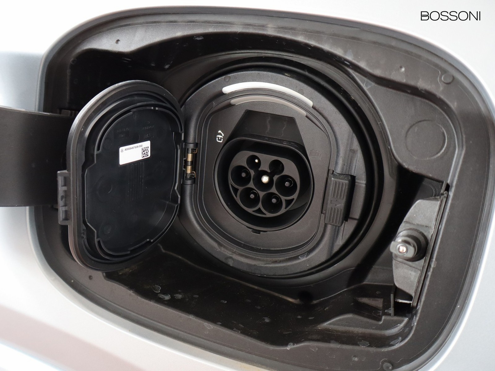 18 - Mercedes GLC suv 300 de plug in hybrid amg line premium tech 4matic 9g-tronic