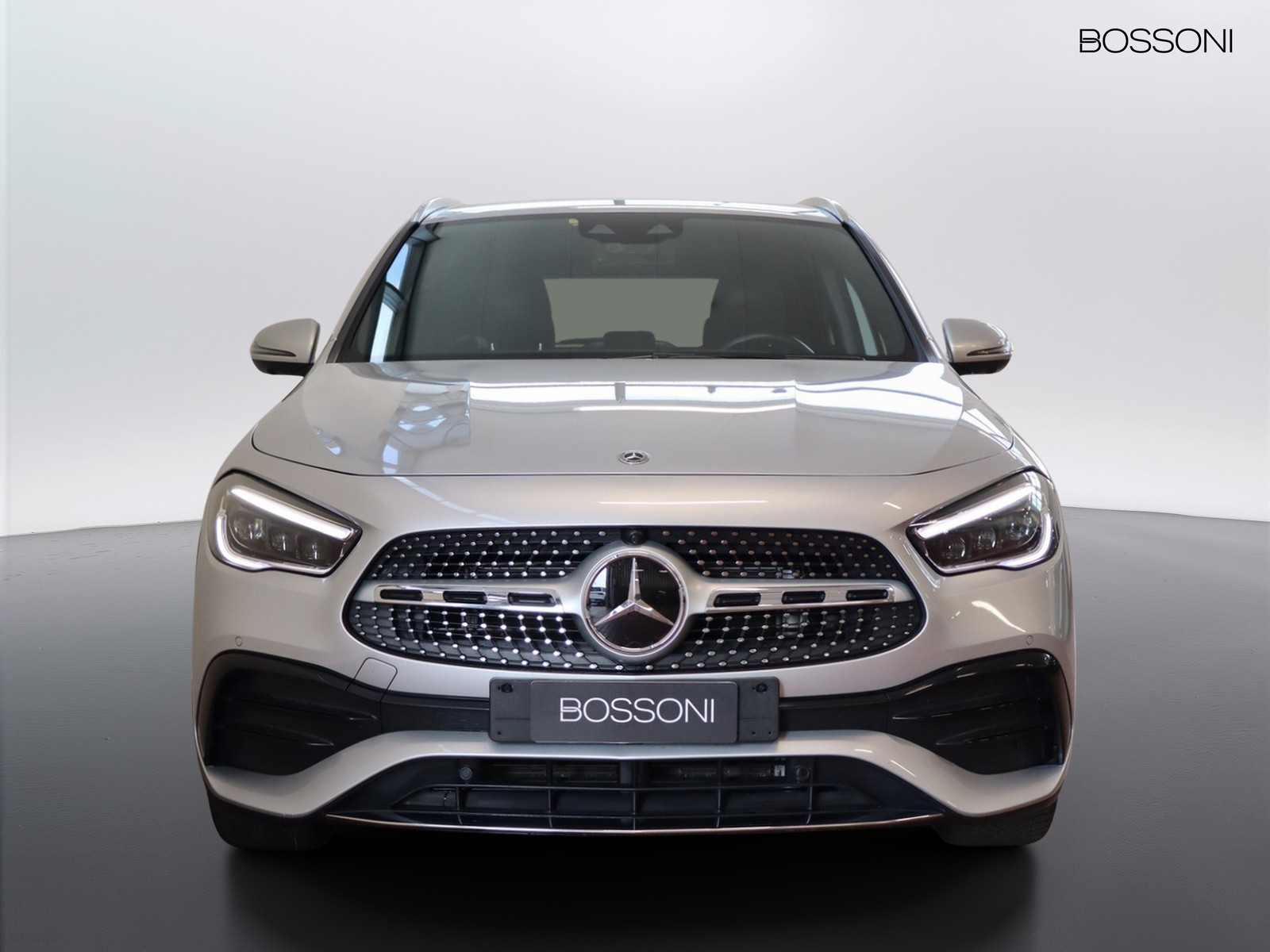 2 - Mercedes GLA 220 d premium 8g-dct