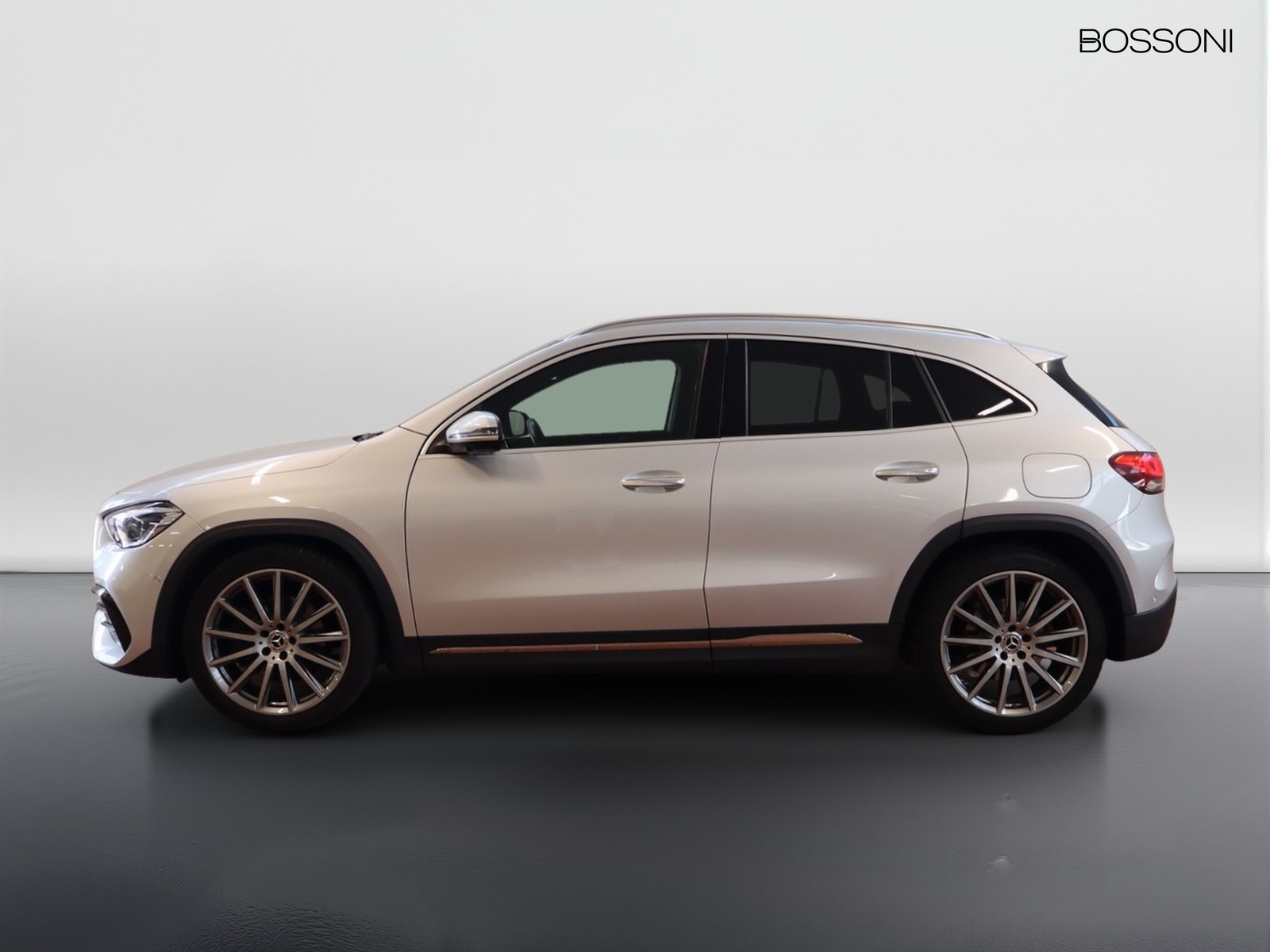 3 - Mercedes GLA 220 d premium 8g-dct