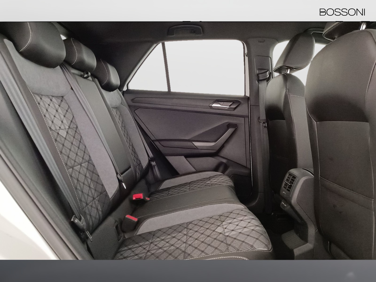 9 - Volkswagen T-Roc 2.0 tdi scr 115cv r-line plus