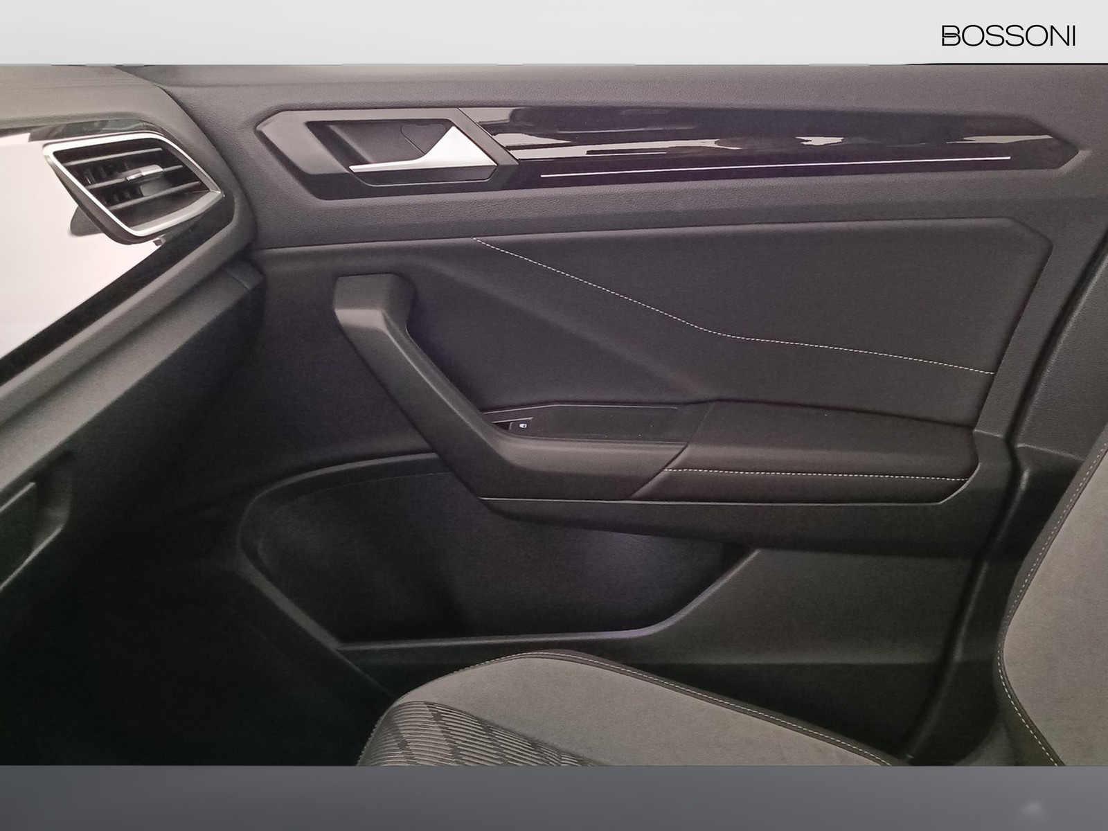 12 - Volkswagen T-Roc 2.0 tdi scr 115cv r-line plus