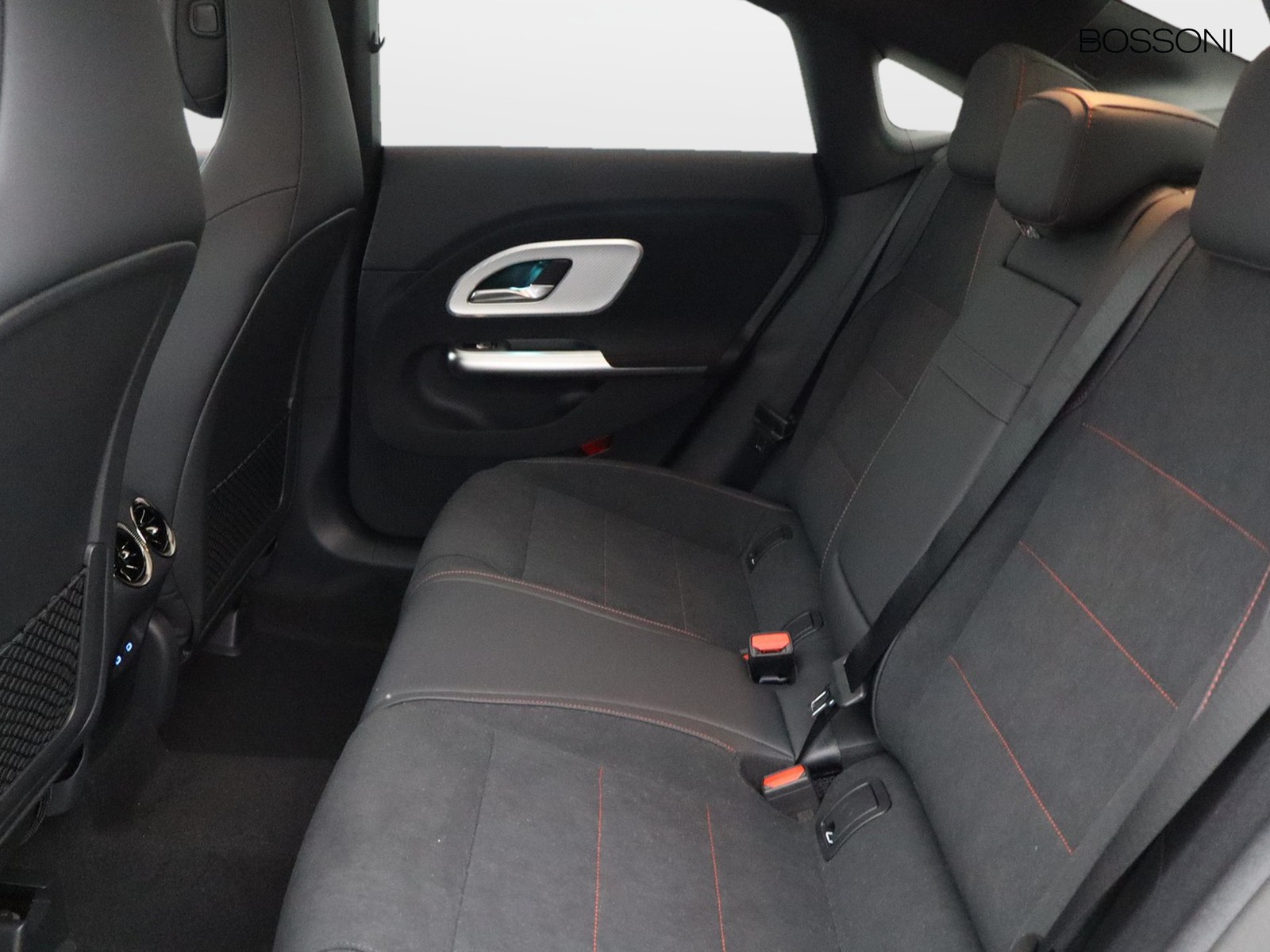 8 - Mercedes CLA 220 premium 4matic auto