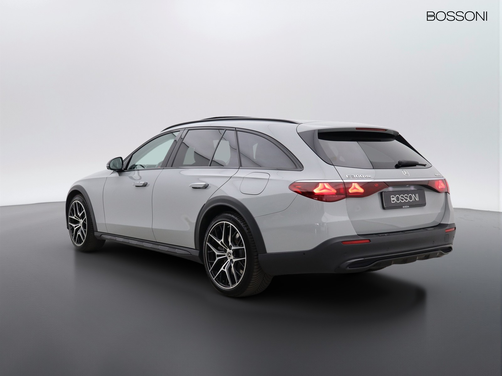 5 - Mercedes Classe E station wagon all-terrain 300 de plug in hybrid premium 4matic 9g-tronic