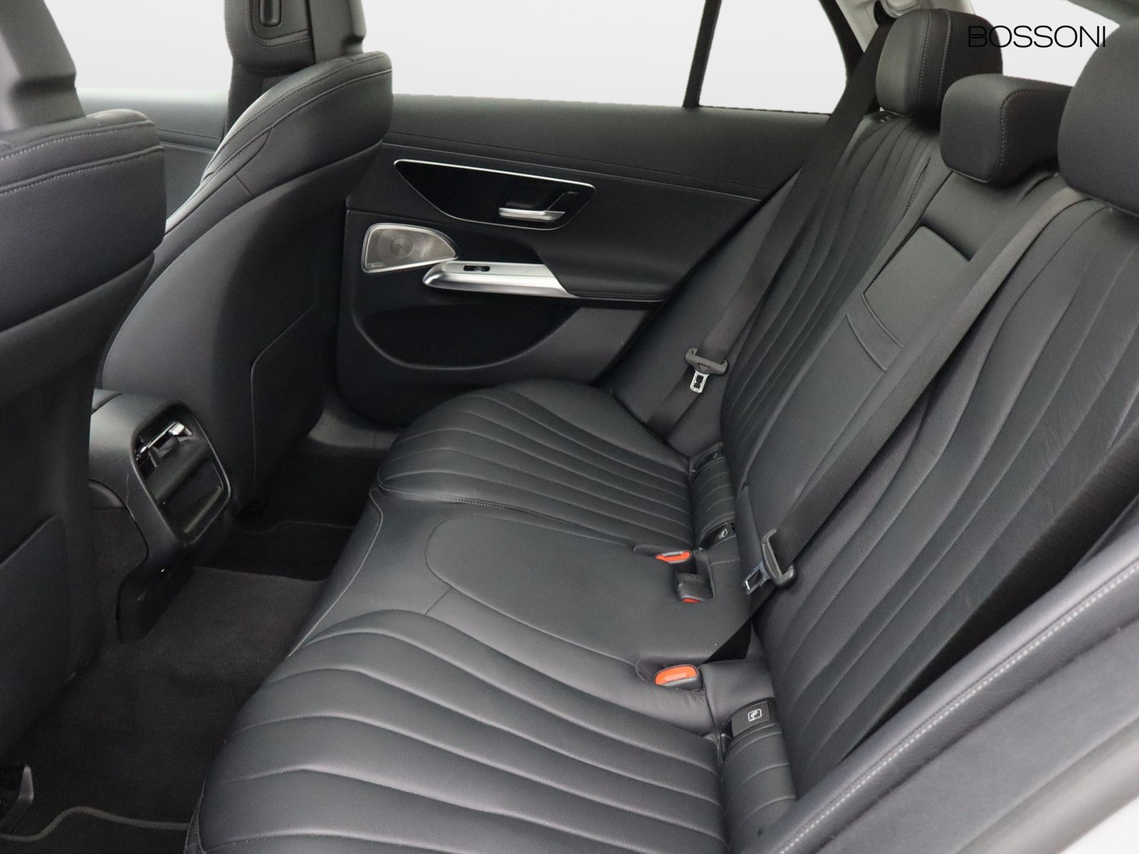 8 - Mercedes Classe E station wagon all-terrain 300 de plug in hybrid premium 4matic 9g-tronic