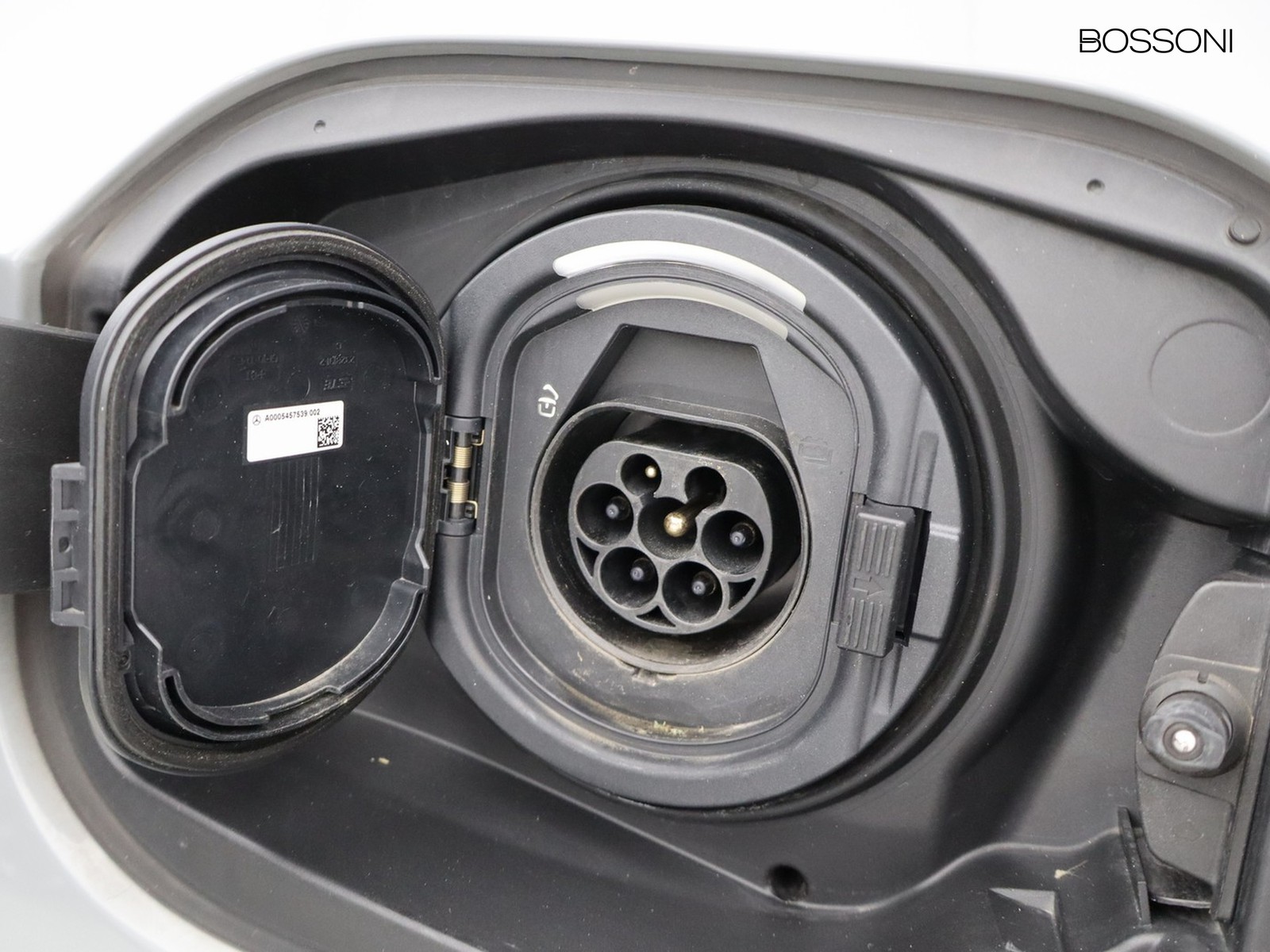 18 - Mercedes Classe E station wagon all-terrain 300 de plug in hybrid premium 4matic 9g-tronic