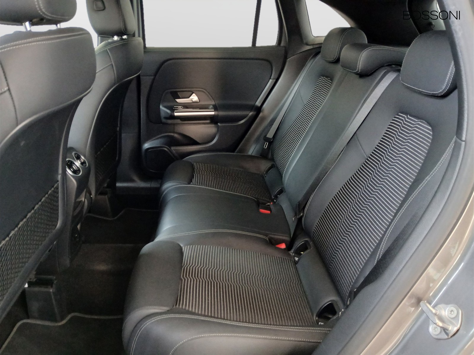 8 - Mercedes GLA 200 d sport plus 8g-dct