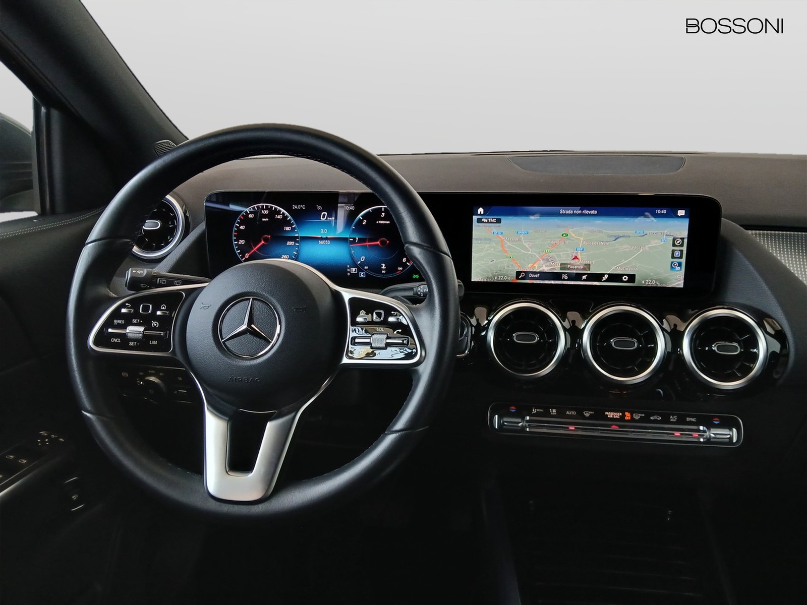 12 - Mercedes GLA 200 d sport plus 8g-dct