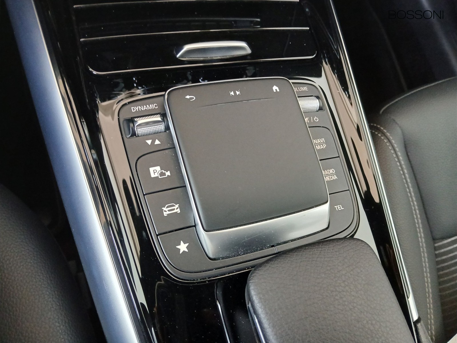14 - Mercedes GLA 200 d sport plus 8g-dct