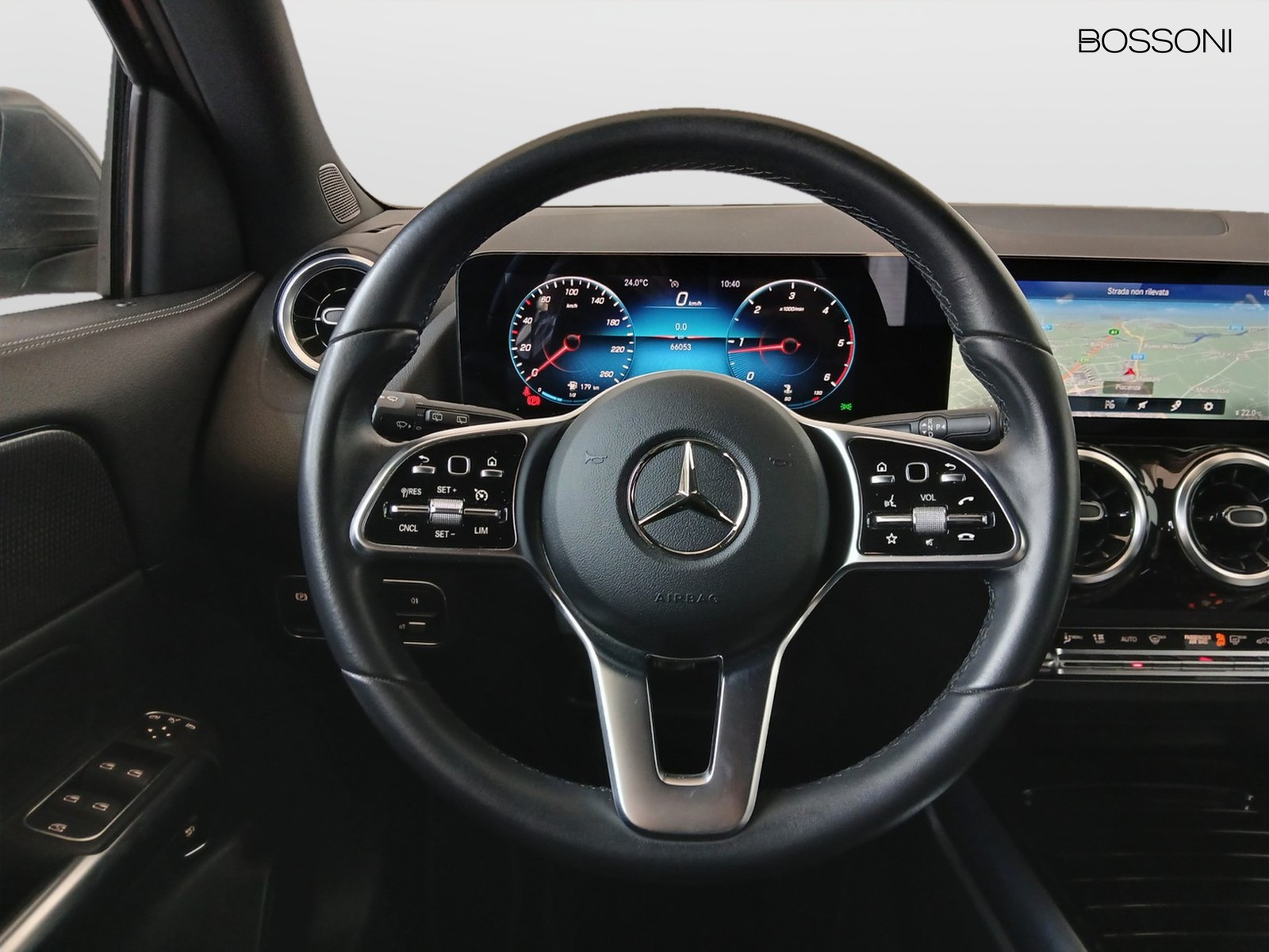 16 - Mercedes GLA 200 d sport plus 8g-dct