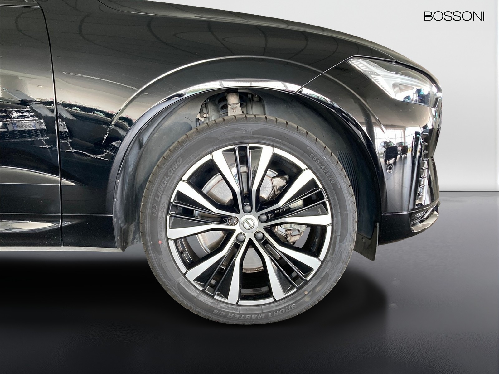 10 - Volvo XC60 2.0 b4 plus dark awd automatico