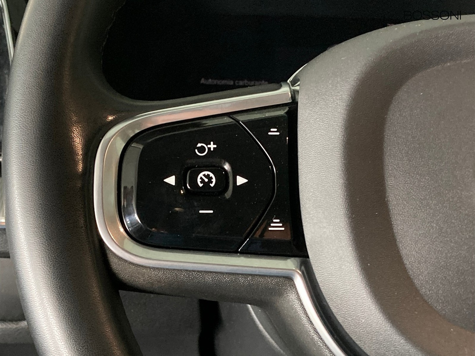 15 - Volvo XC60 2.0 b4 plus dark awd automatico