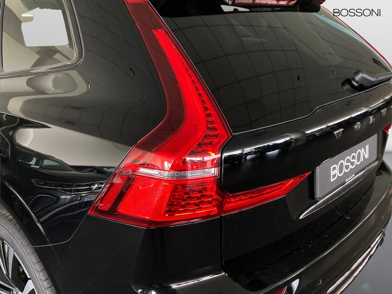 22 - Volvo XC60 2.0 b4 plus dark awd automatico