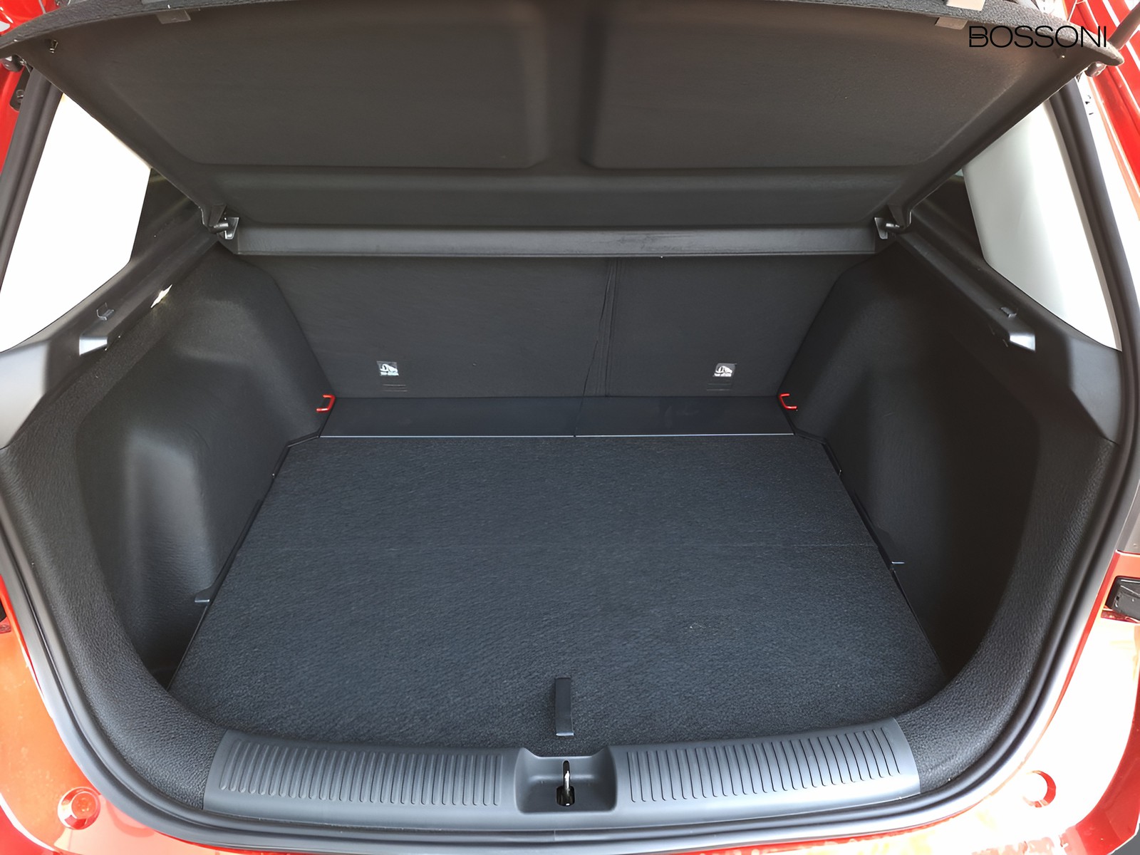 6 - Mg ZS 1.5 hybrid+ luxury auto