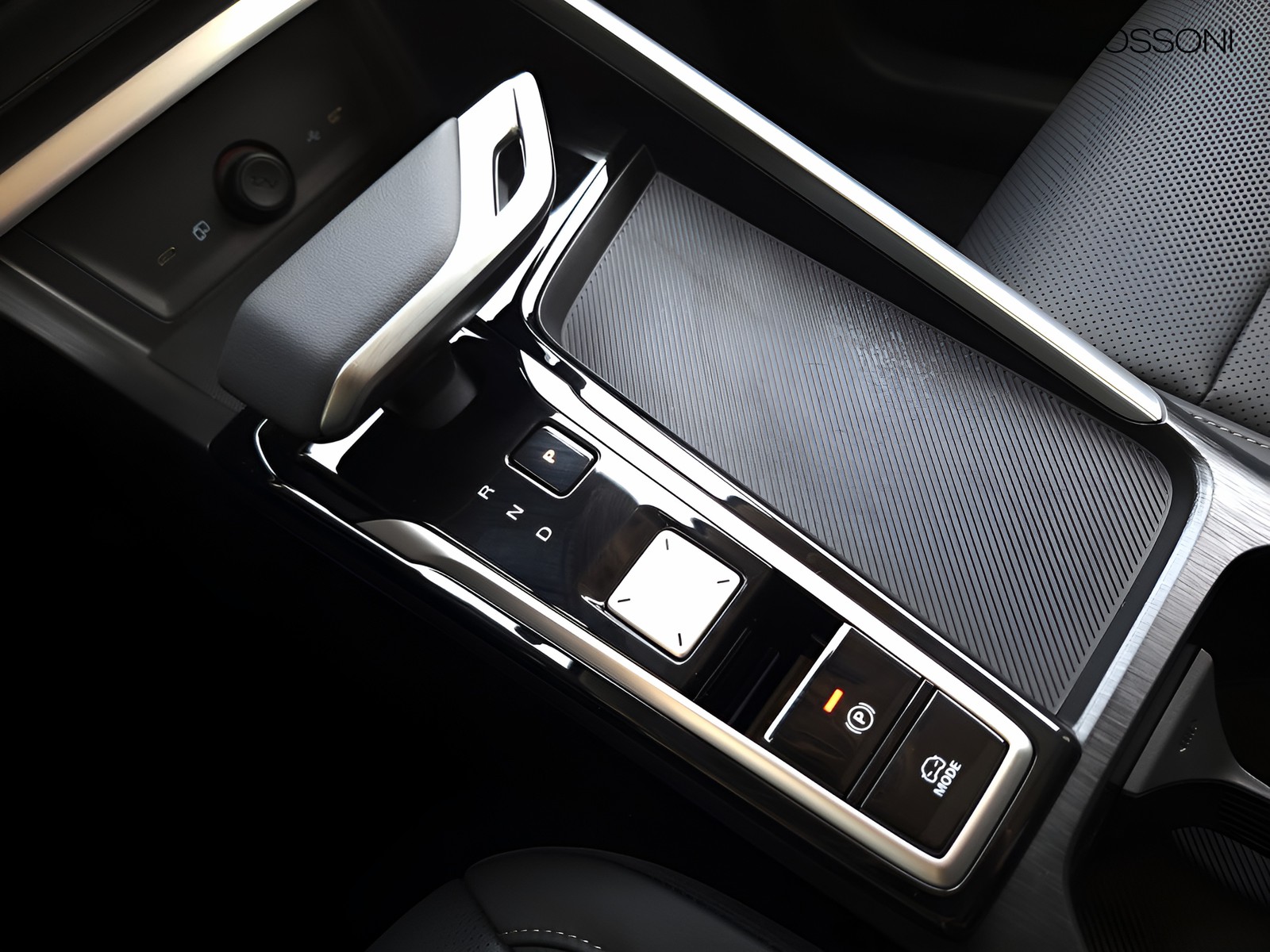 18 - Mg ZS 1.5 hybrid+ luxury auto