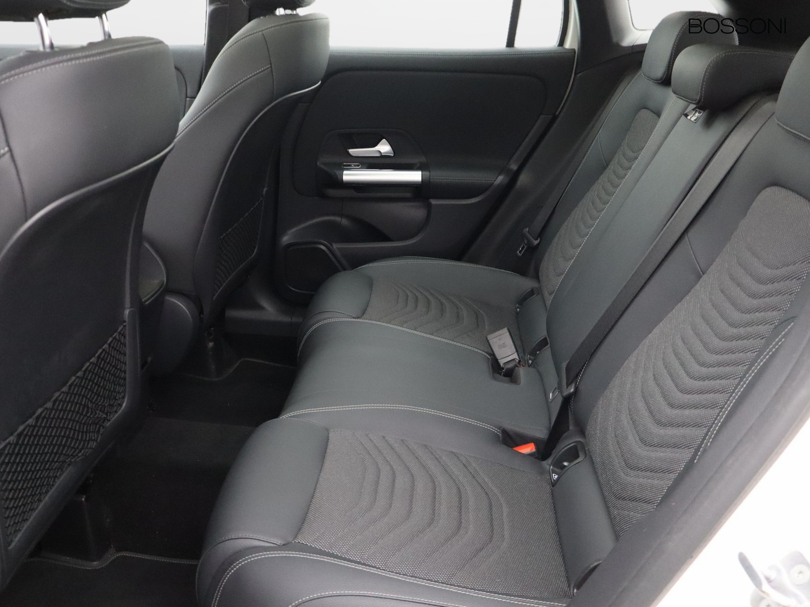 8 - Mercedes GLA 200 d progressive advanced 8g-dct